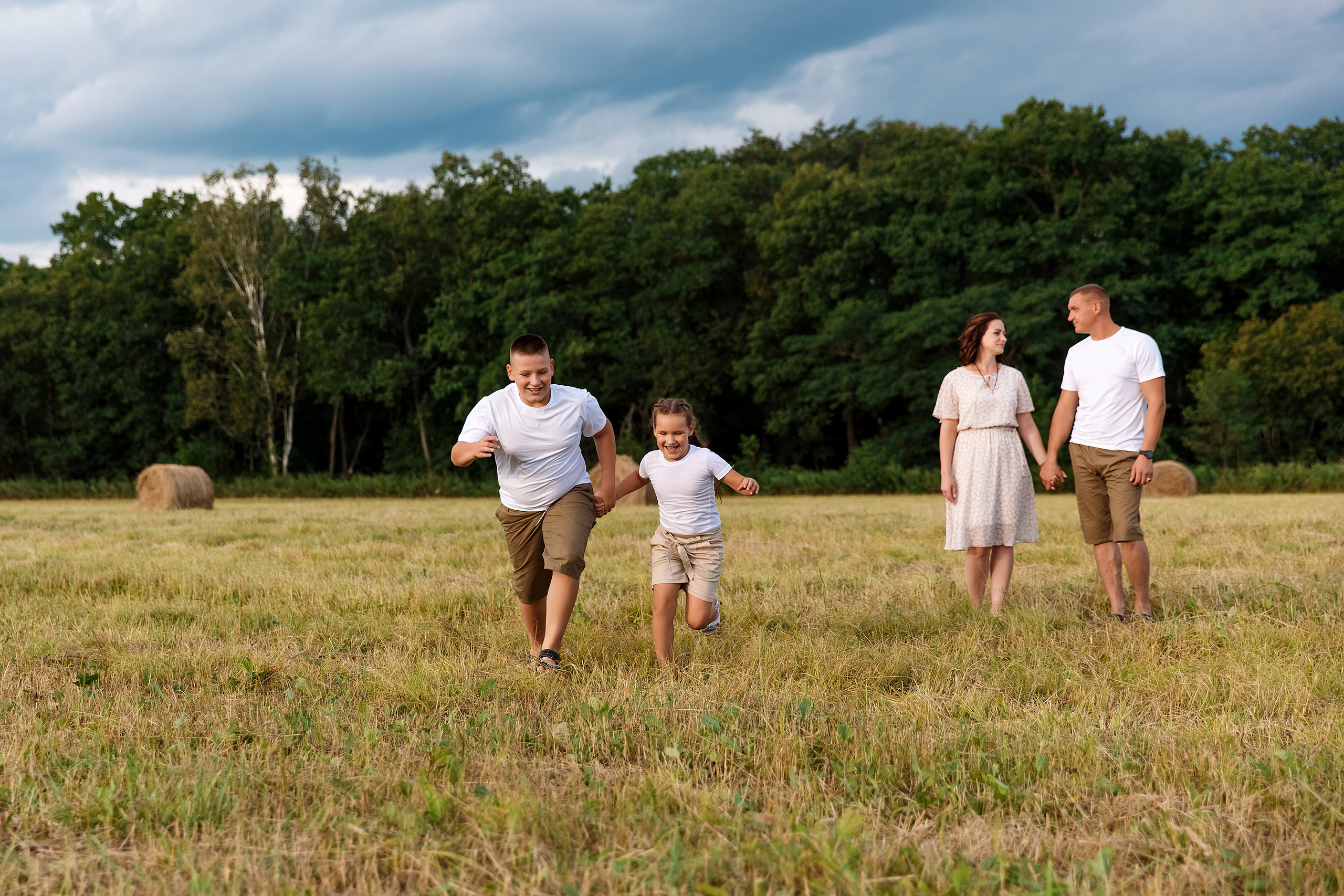 Фотосессия на сене. Фотограф Любовь Корниенко, Примоский край
