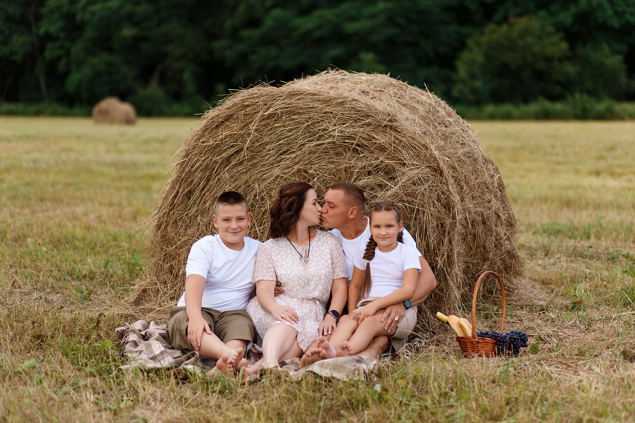 Фотосессия на сене. Фотограф Любовь Корниенко, Примоский край