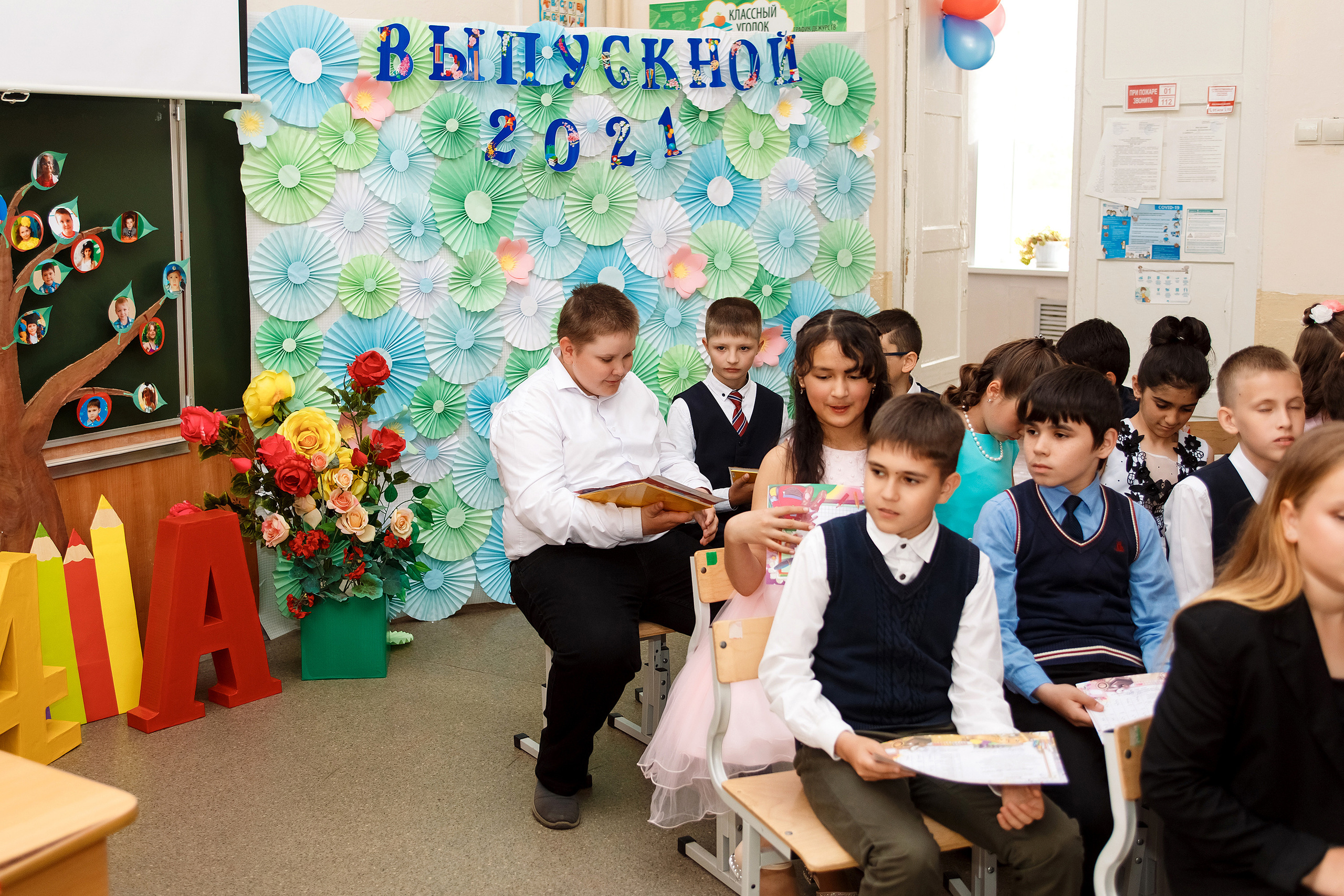 4А класс, фотосессия в школе + выпускной. Фотограф Любовь Корниенко, Примоский край