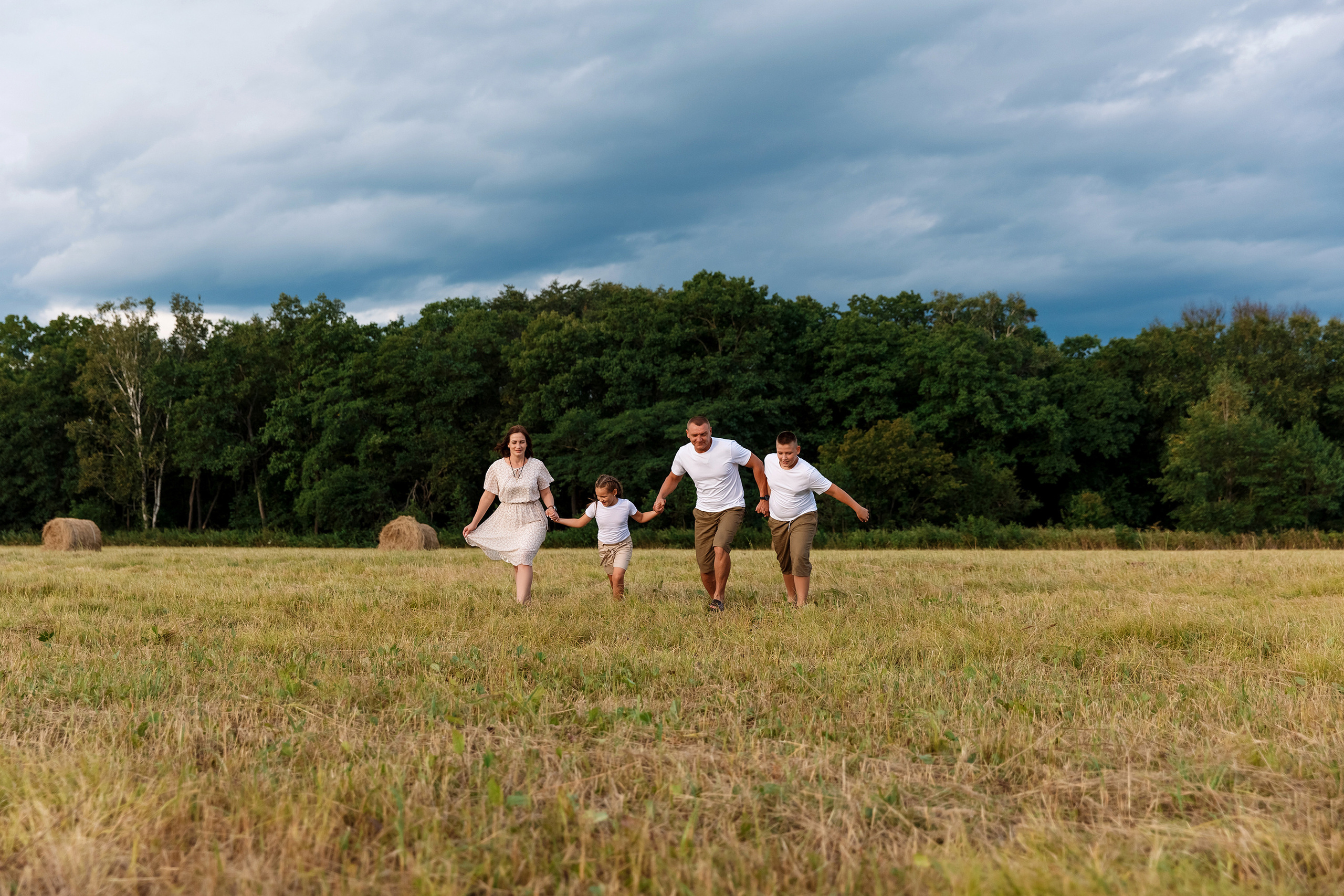 Фотосессия на сене. Фотограф Любовь Корниенко, Примоский край