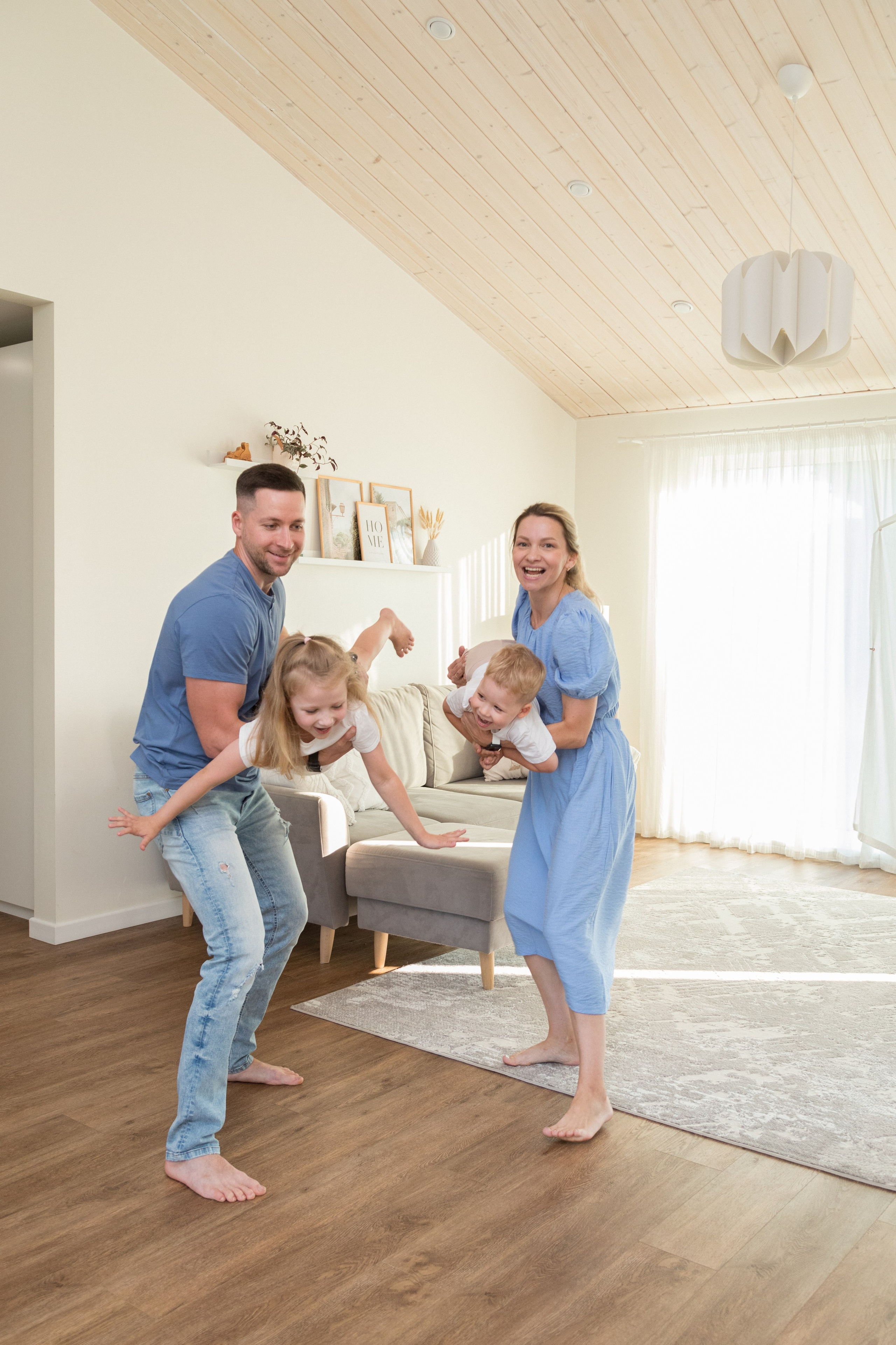 Семейная фотосессия дома. Детский и контент фотограф Надя Волкова Санкт-Петербург