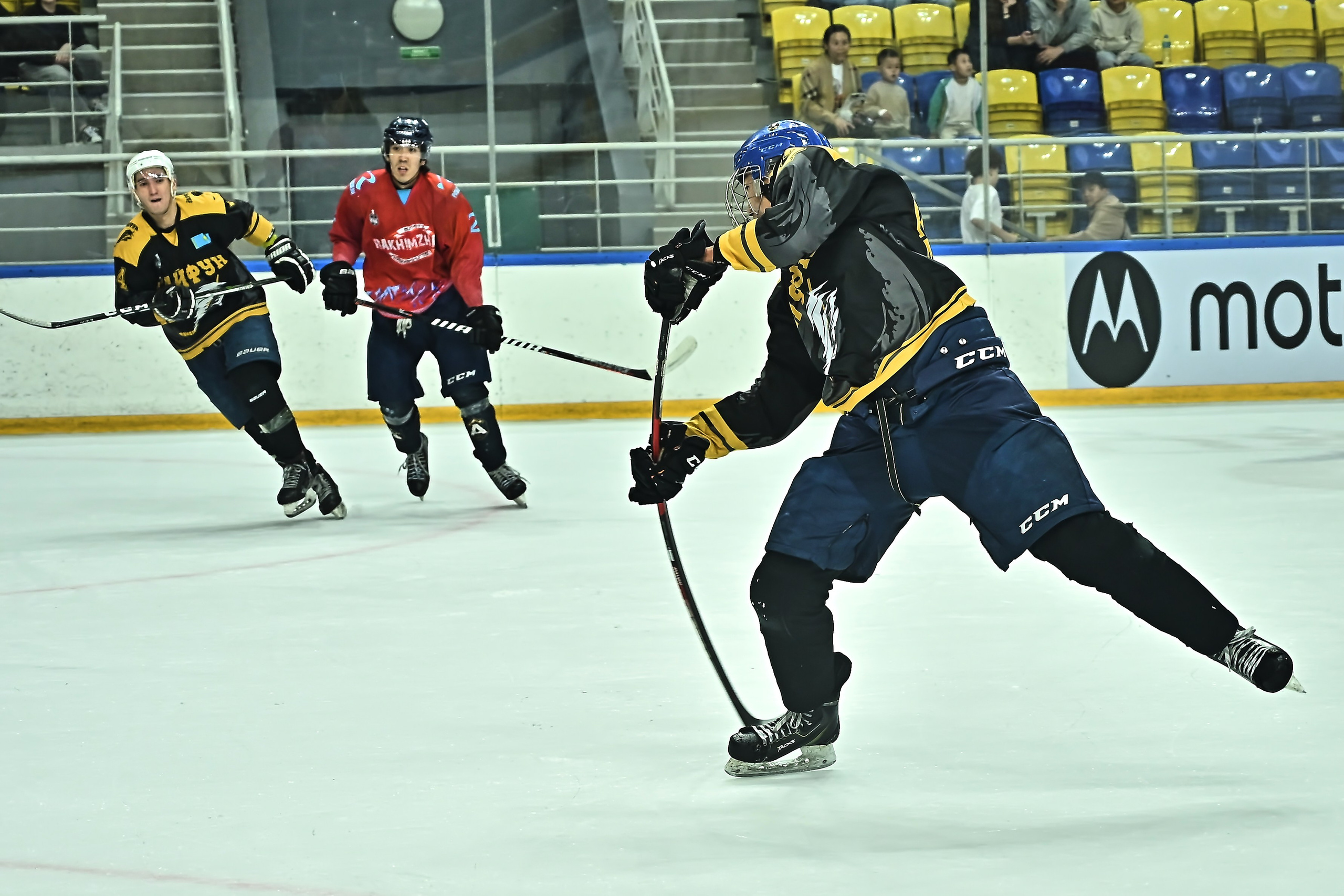 Хоккей Golden Puck 2025-2026. Фотограф в Алматы Егор Поленов
