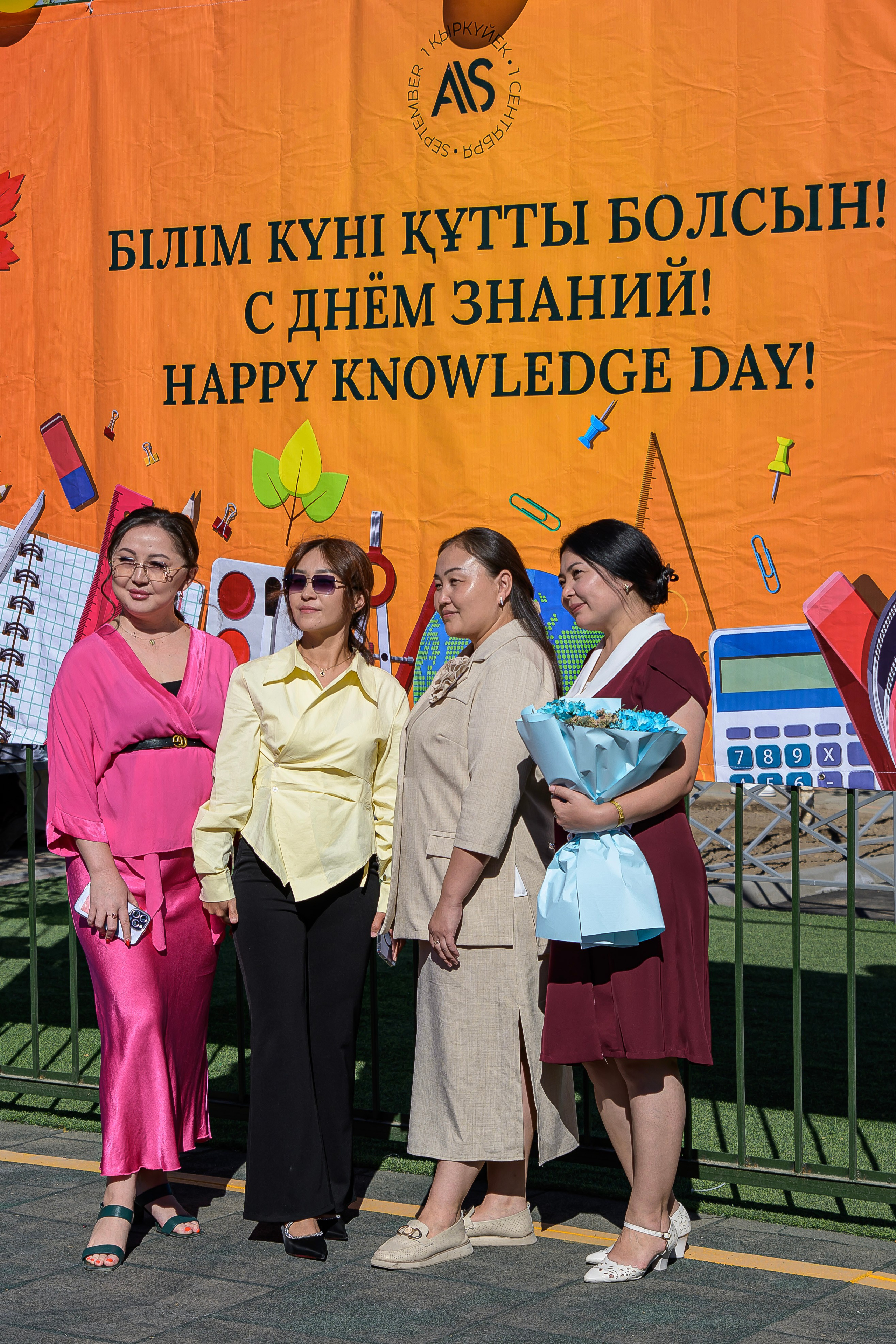 Фотосъемка мероприятия  1 Сентября в Abay International Shool. Фотограф в Алматы Егор Поленов