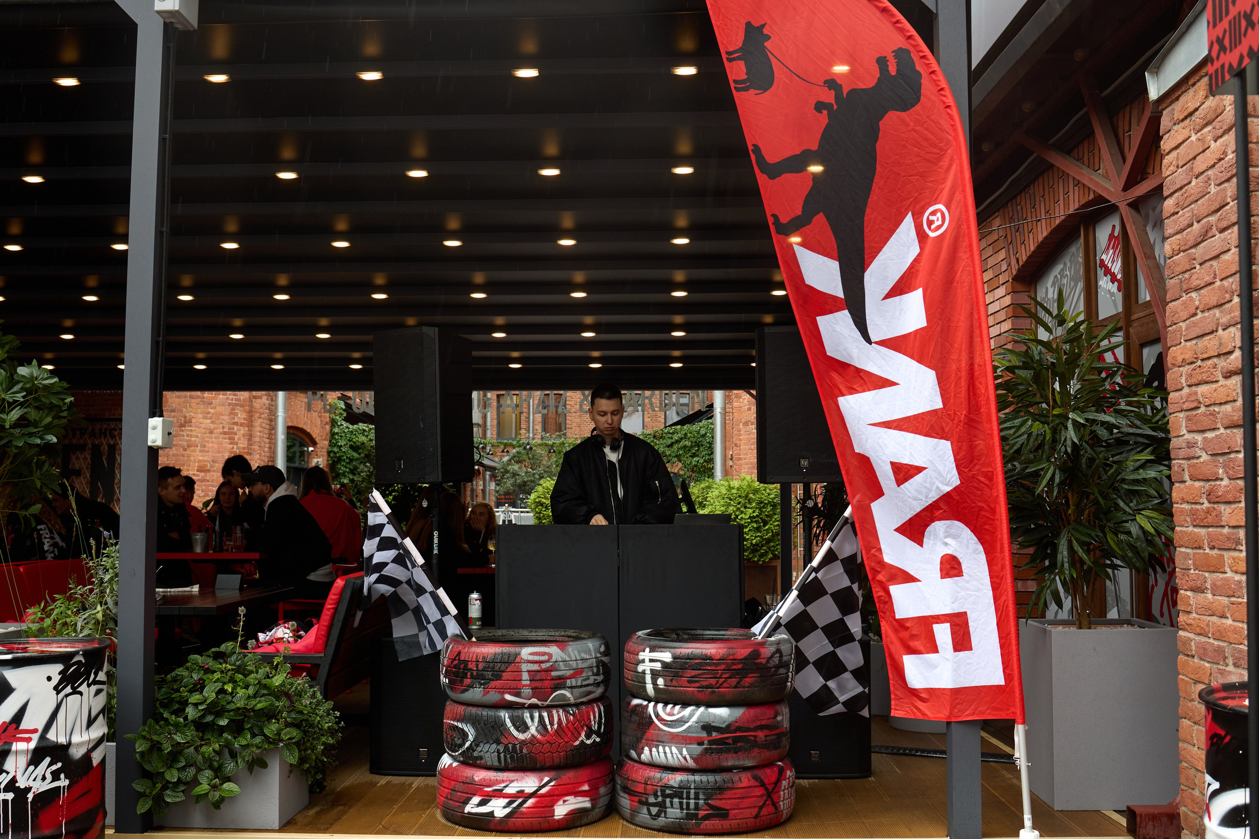 F1 PARTY. Приветствую, я Стефания. Снимаю в Петербурге. Провожу клиентские съёмки в стиле fashion
