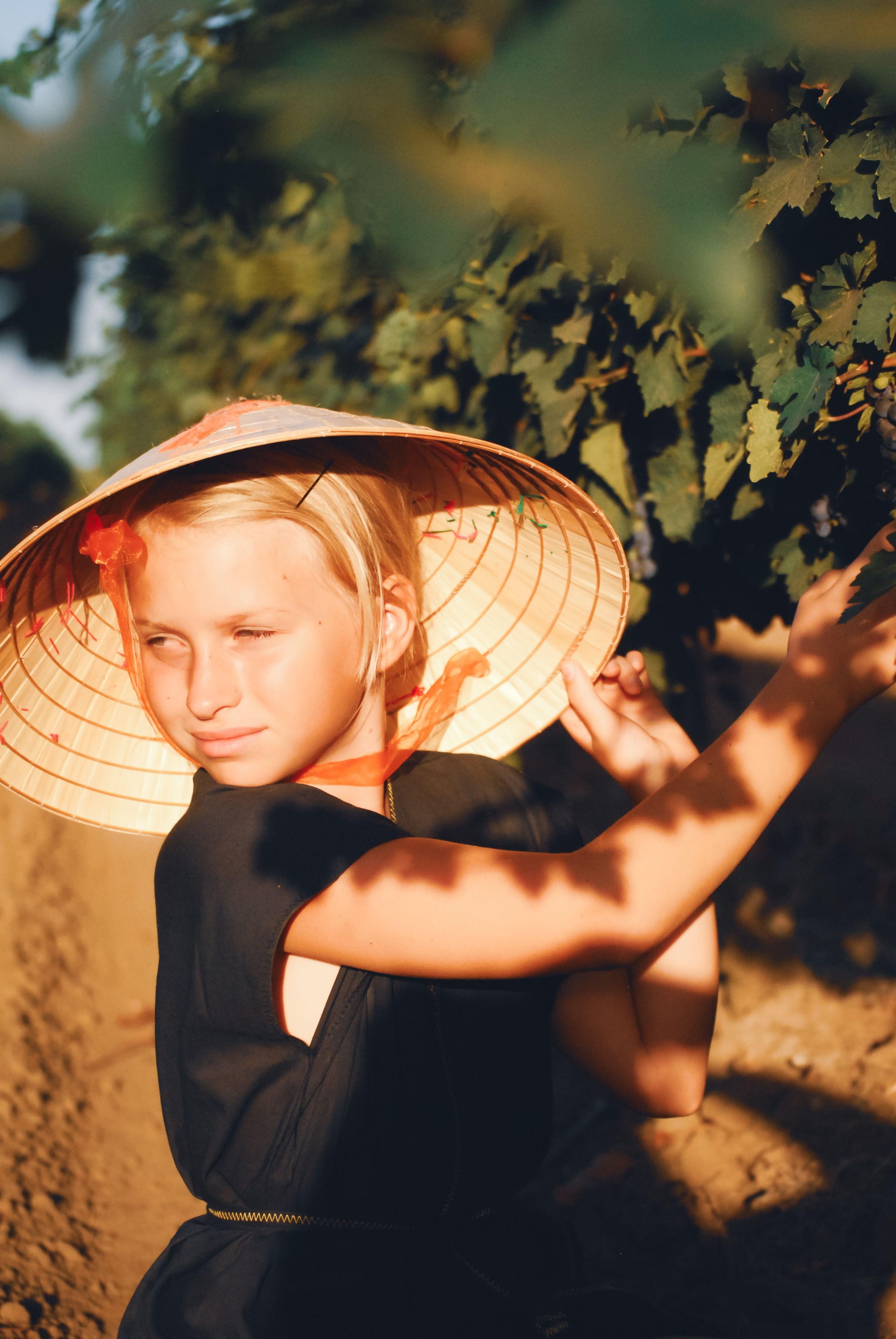 Таманский полуостров.Фотопрогулка виноградник.Арина. Индивидуальная и Семейная Фотосъёмка для каждого
