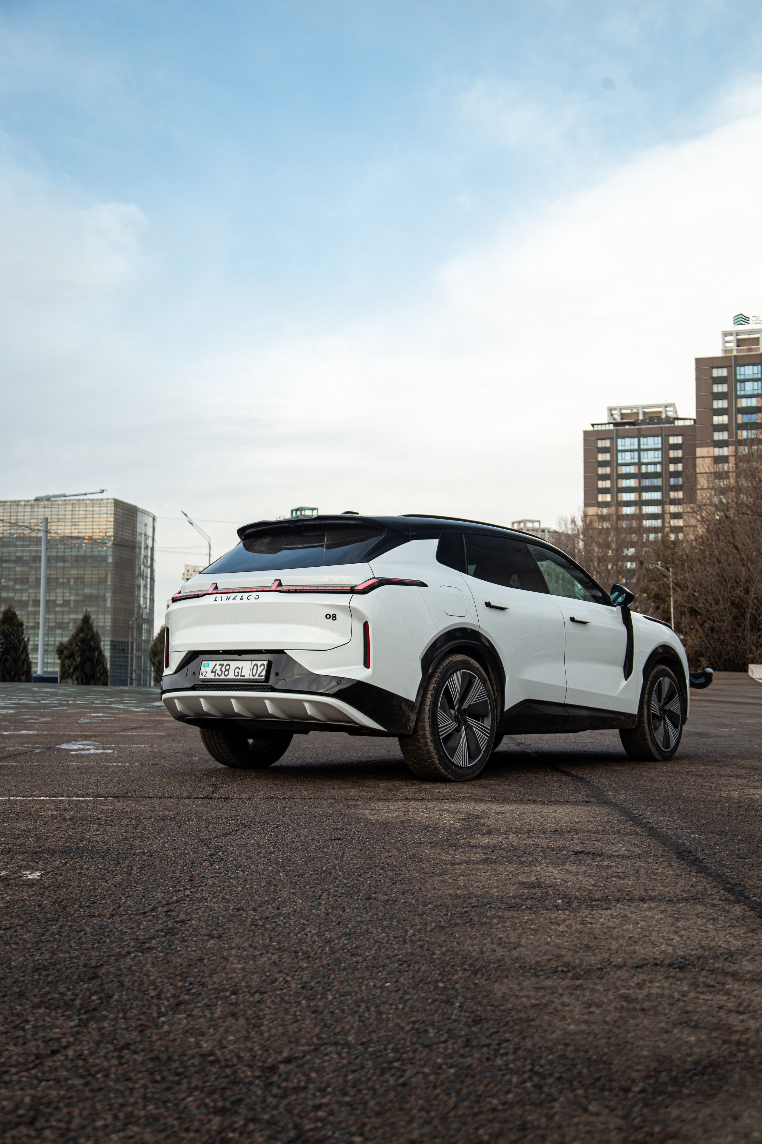 Lynk&Co 08 EM-P. Рекламный и портретный фотограф в Алматы — Серекпаев Танирхан