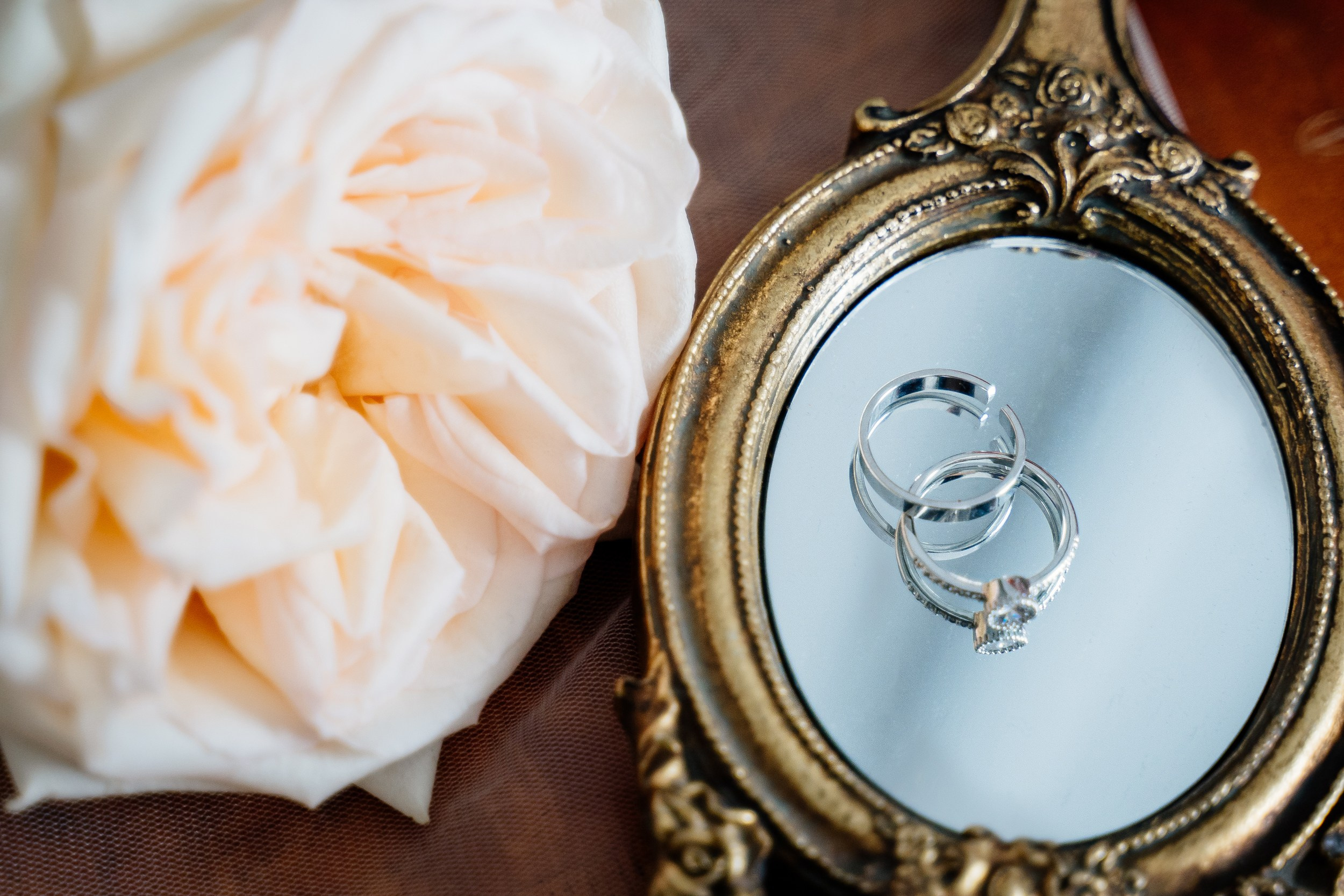 свадьба, свадебный фотограф, свадьба Москва, свадьба Рязань, красивая невеста, свадебное платье, модная невеста, одевание невесты, сборы невесты, свадебные кольца, свадебный декор