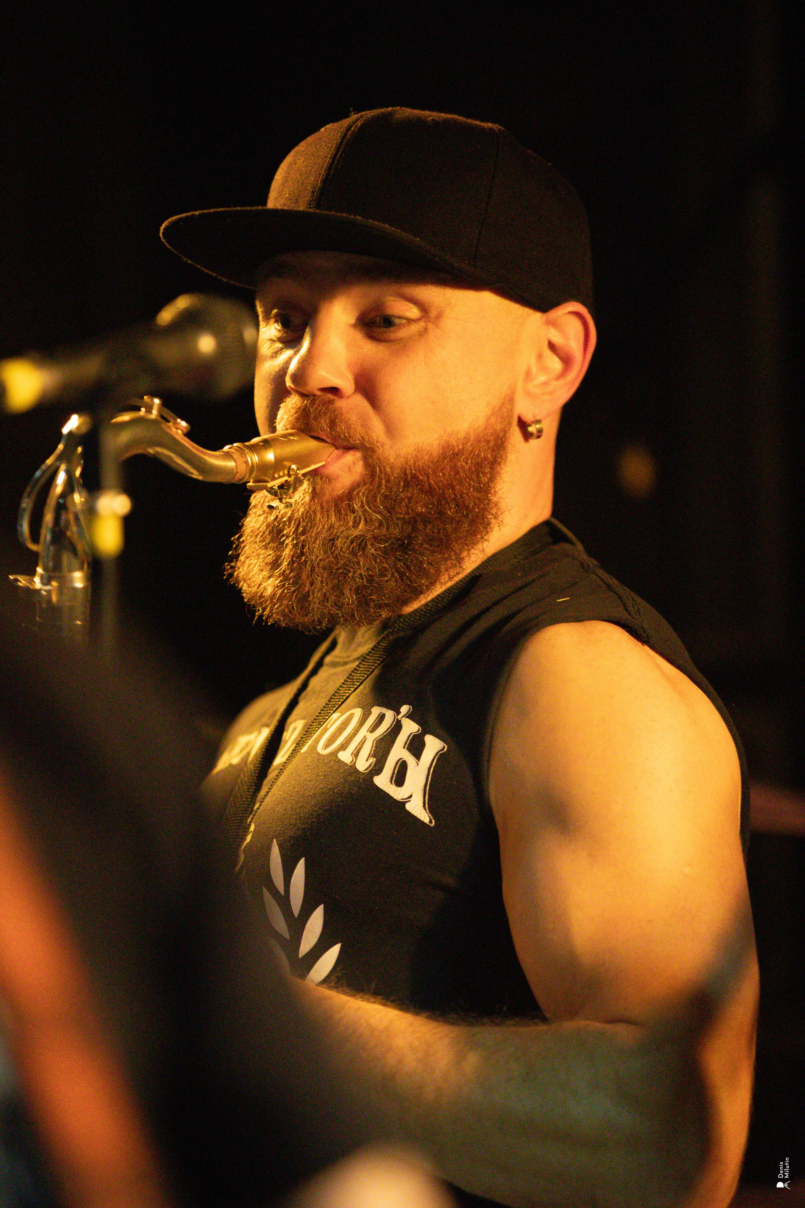 Рядом Ассенизаторы. Портретный фотограф Денис Милютин