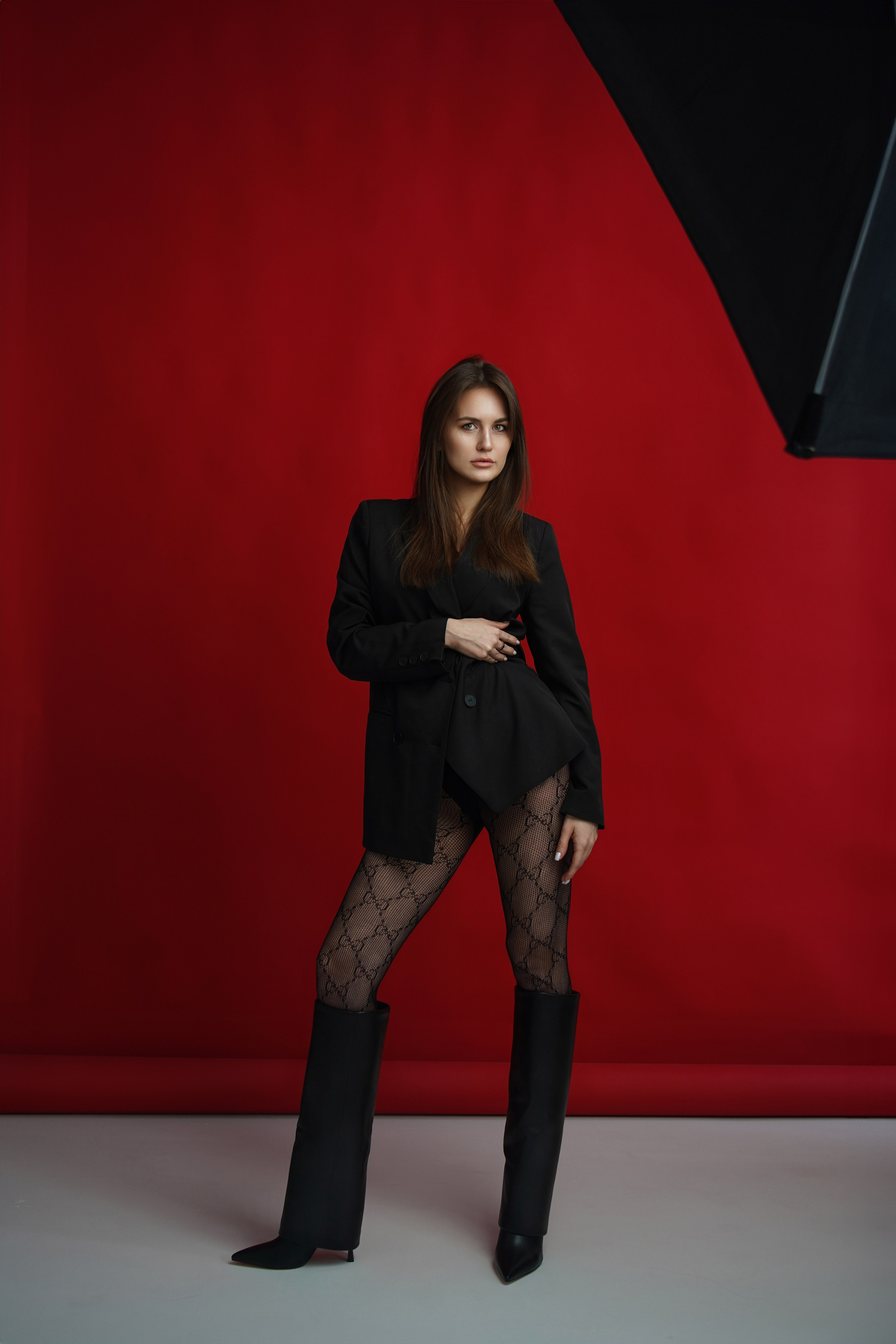 Фотостудия Imade (красный фон). Анна, фотограф Москва, Зеленоград