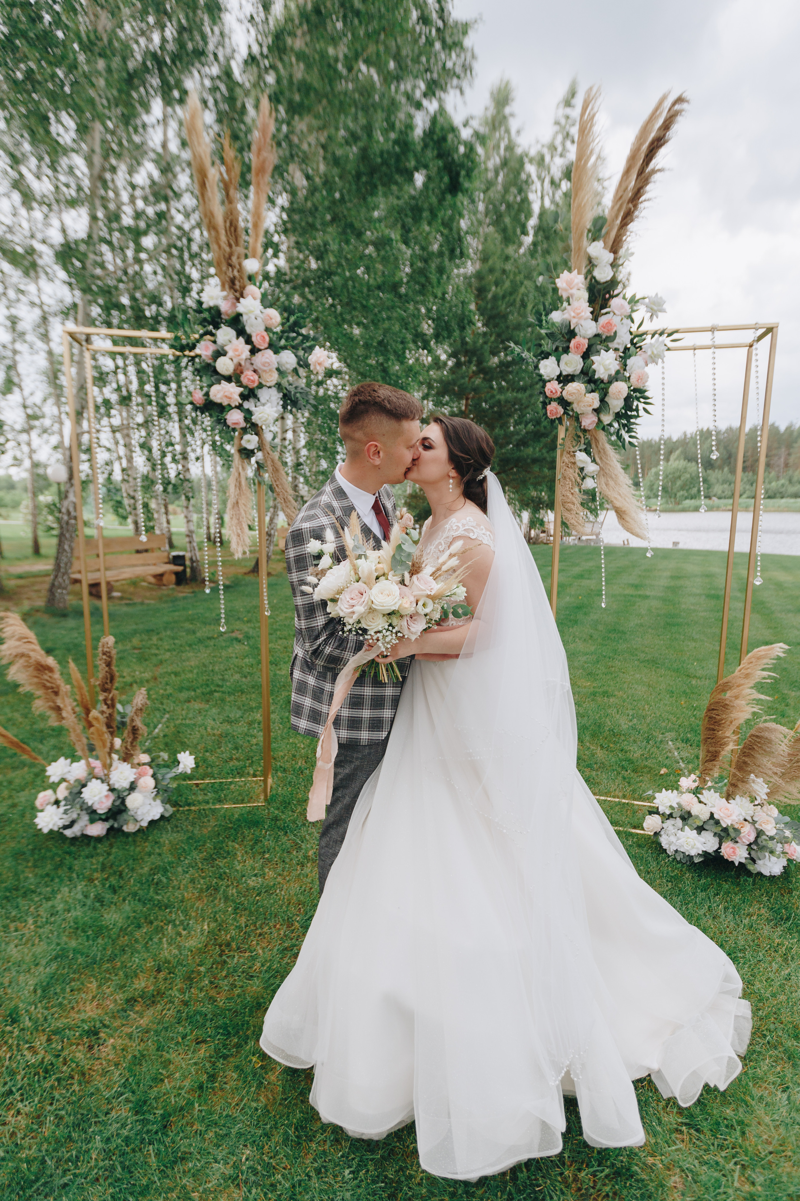 Свадебная Фото и Видео съёмка в Буда-Кошелева, на усадьбе Озерная. Свадебный семейный фотограф и видеограф Гомель Минск Беларусь Европа