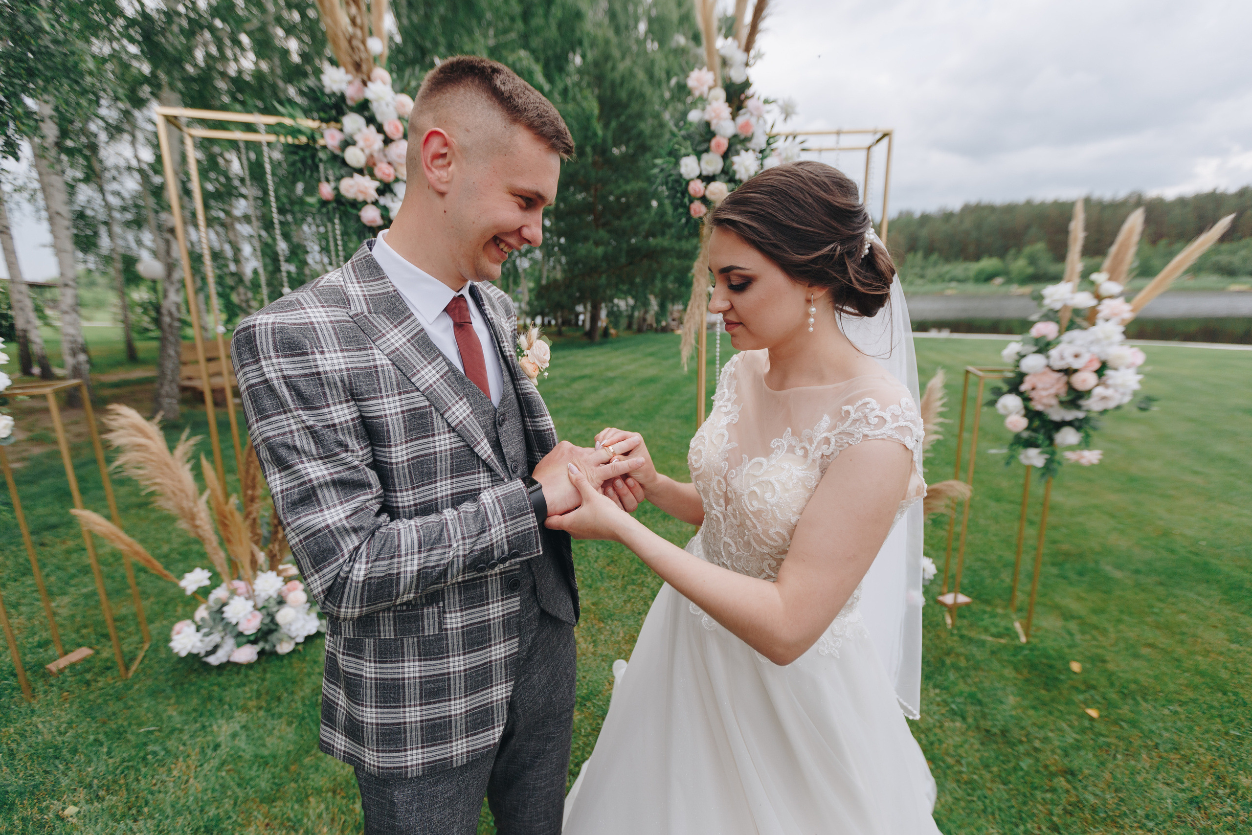 Свадебная Фото и Видео съёмка в Буда-Кошелева, на усадьбе Озерная. Свадебный семейный фотограф и видеограф Гомель Минск Беларусь Европа