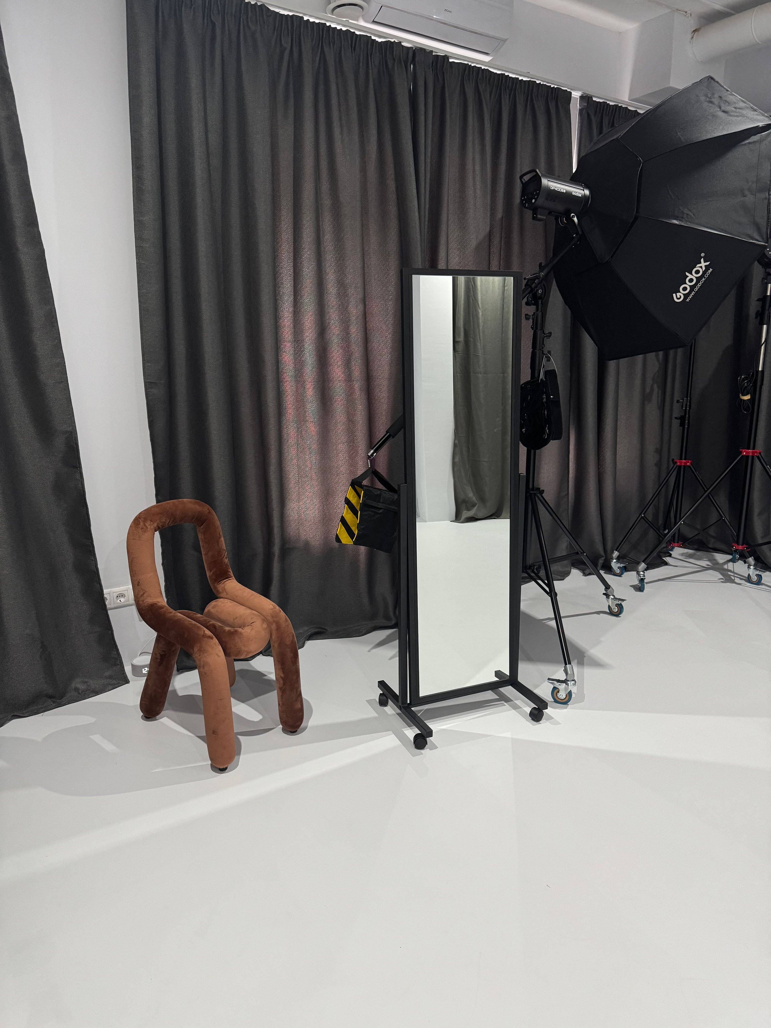 Аренда фотостудии в Уфе| Зал № 1 с естественным светом | LINZA PHOTO. Аренда фотостудии в Уфе | LINZA Photo — 2 зала с оборудованием