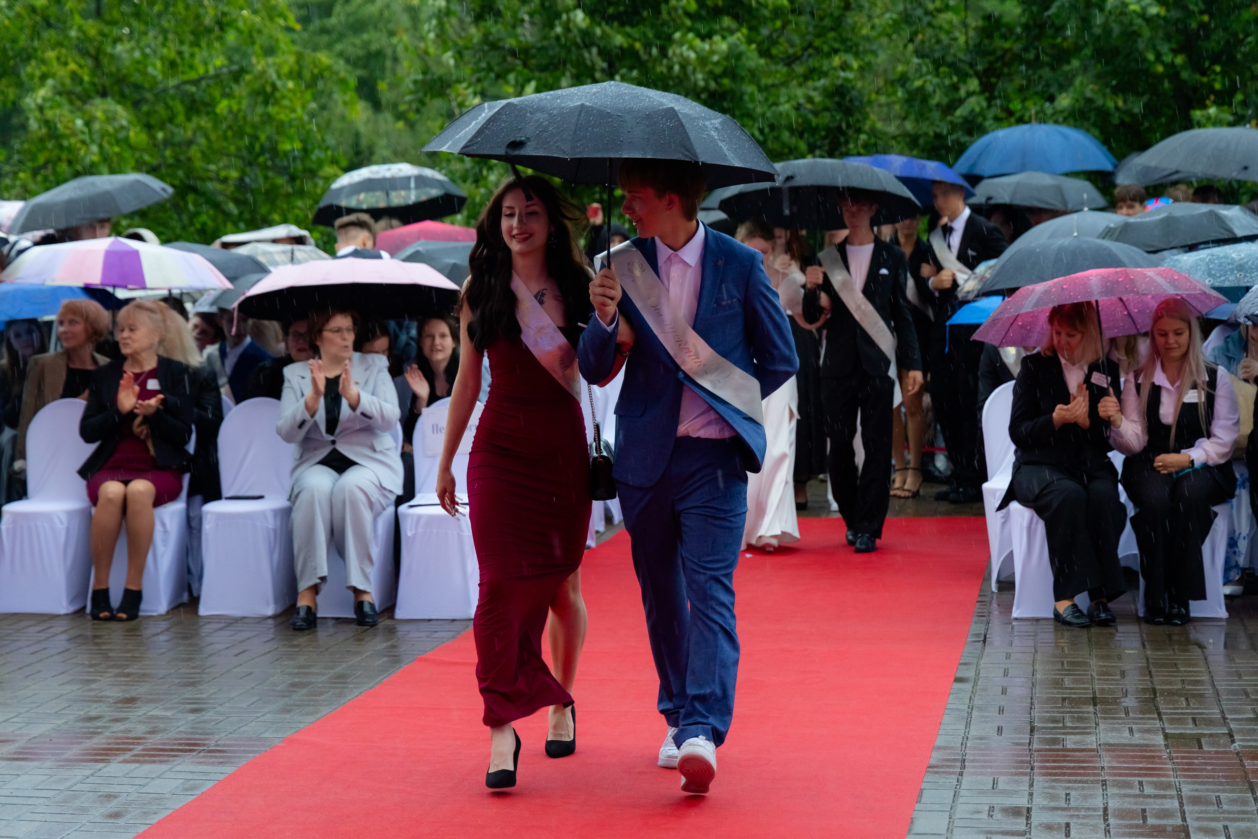 Школьный выпускной 2025 год в Минске, Беларуси. Свадебный фотограф в Минске/Беларуси Сергей Спиридонов