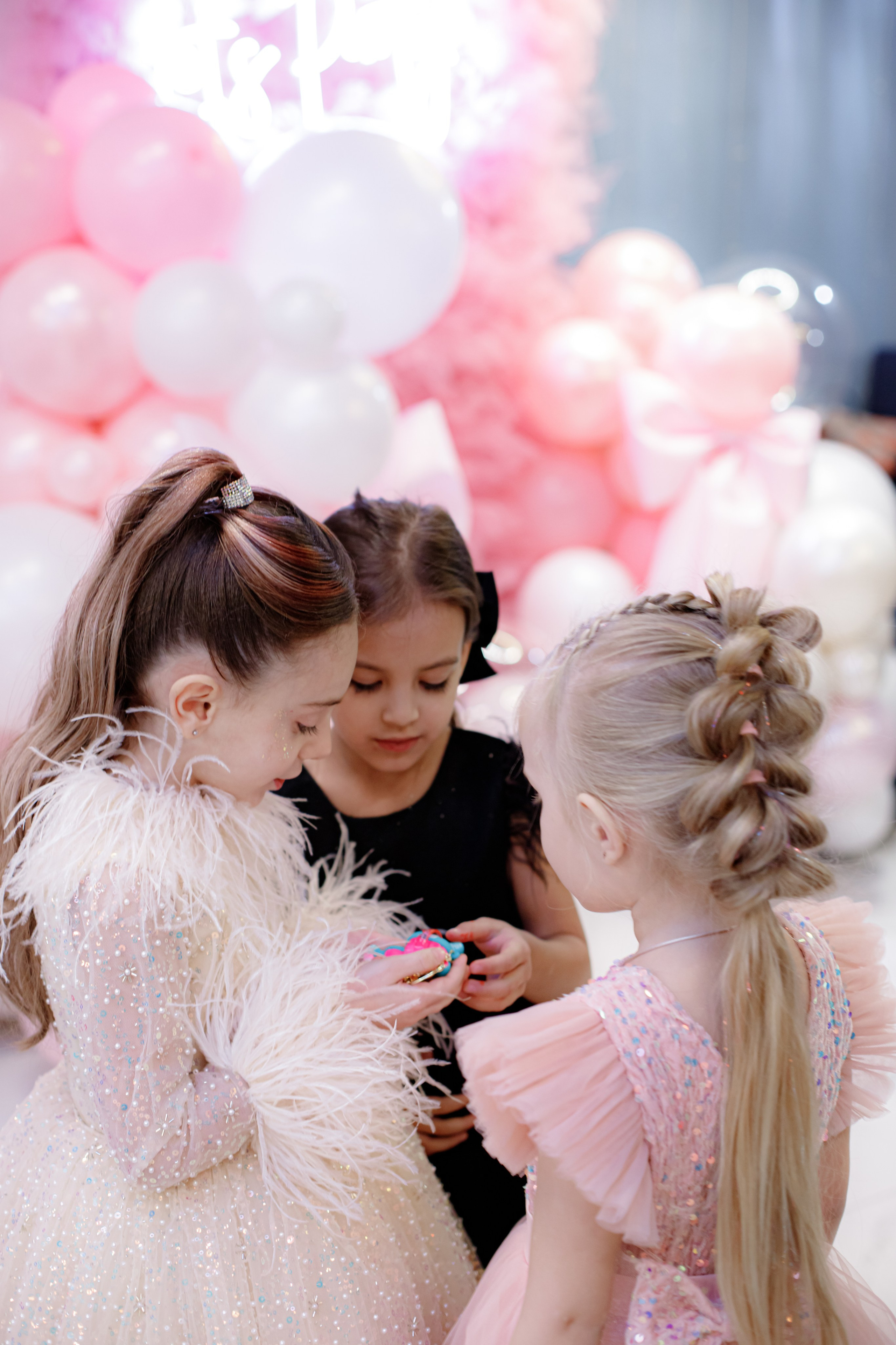 ASIA'S BIRTHDAY PARTY. Photokarish