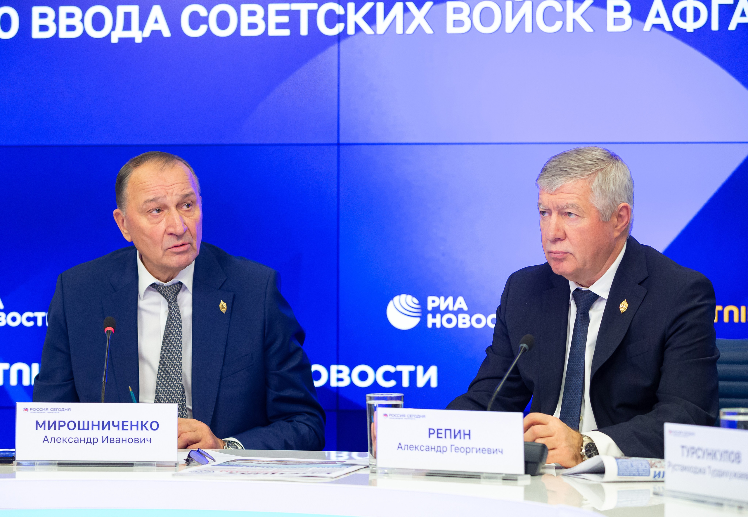 РИА НОВОСТИ. Газета «Спецназ России». Пресс-конференция к 45-летию ввода советских войск в Афганистан. Фотостудия в Москве LUXARTPHOTO