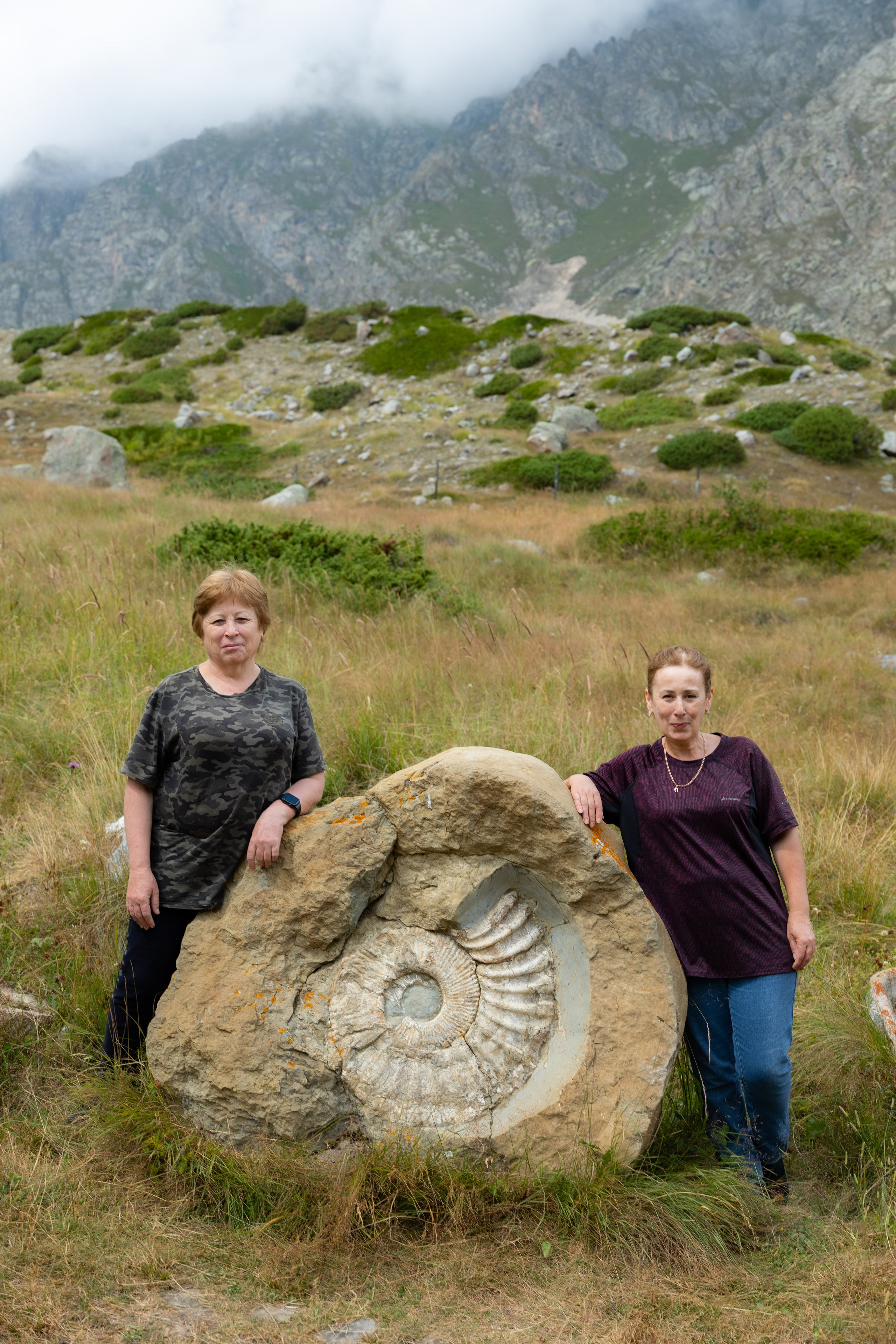 Женщины в Безенги, Черекский район, Кабардино-Балкарская Республика. Фотограф Красная Поляна — Сочи — Москва