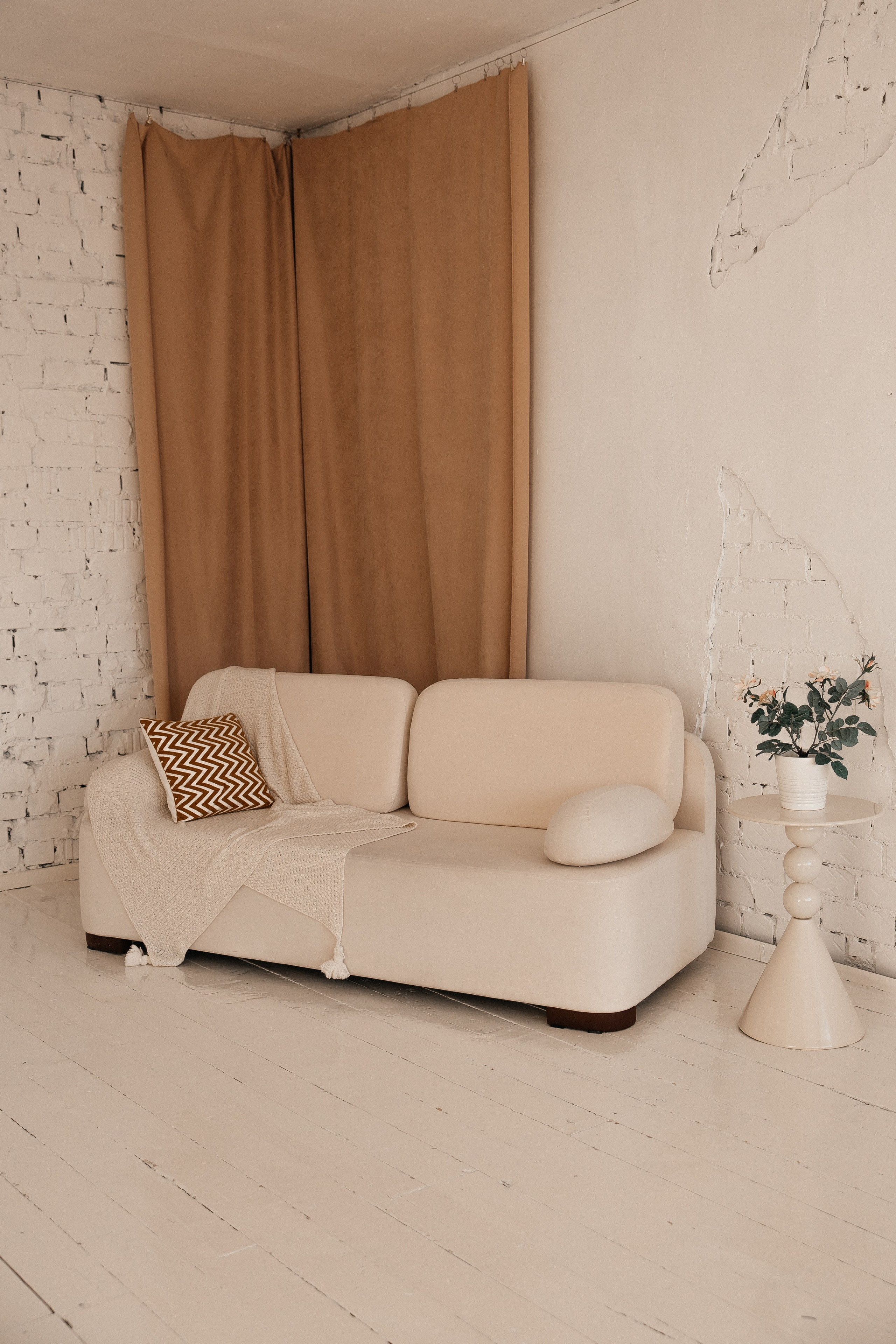 Лотос. Фотостудия 220 — первая в Чите фотостудия, предназначенная для работы