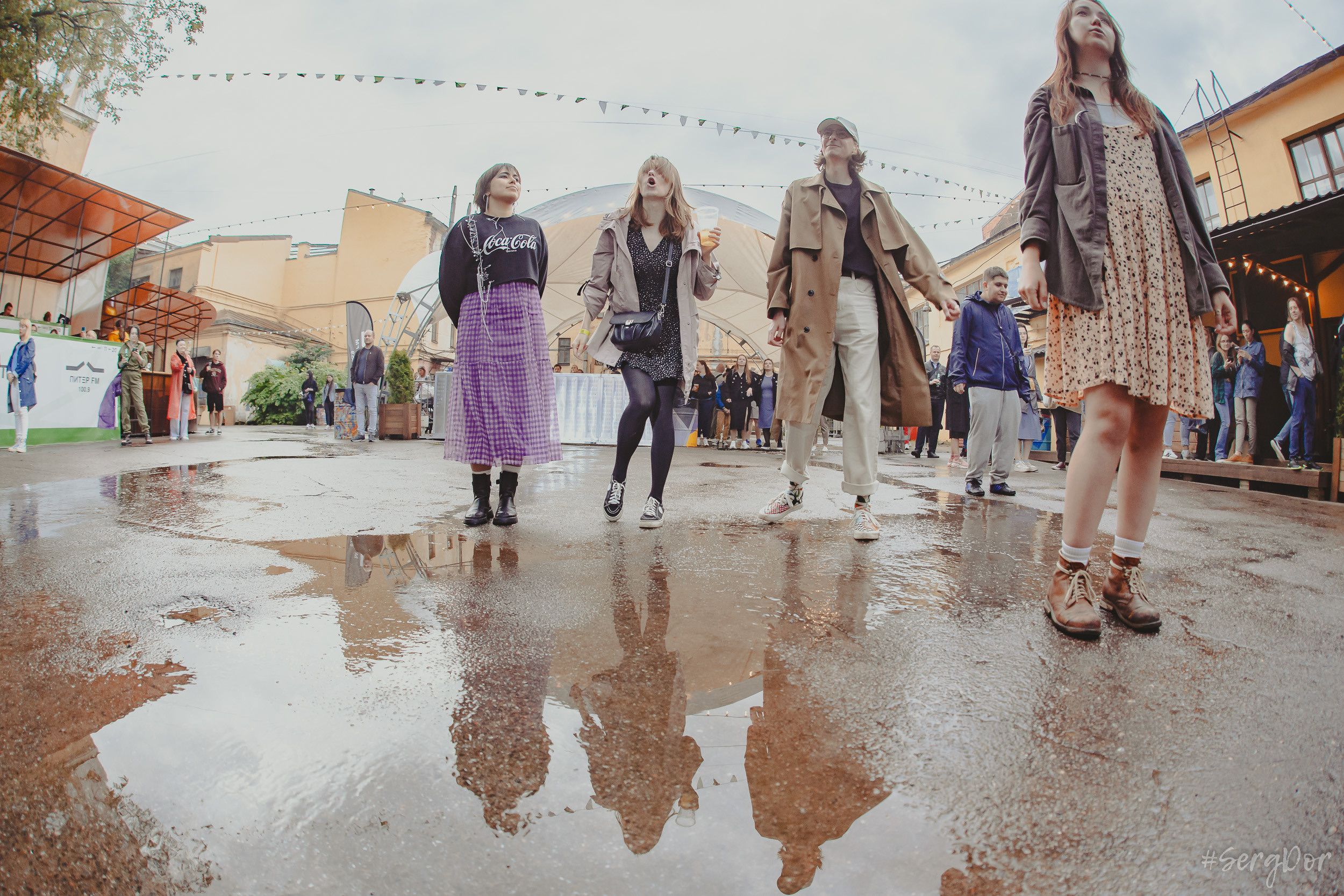 Все в сад, Макодзеба, Осталось два кадра, Сад Меншикова, 05.07.2023, SergDor, 5 июля 2023 года, Санкт-Петербург, зрители, дождь