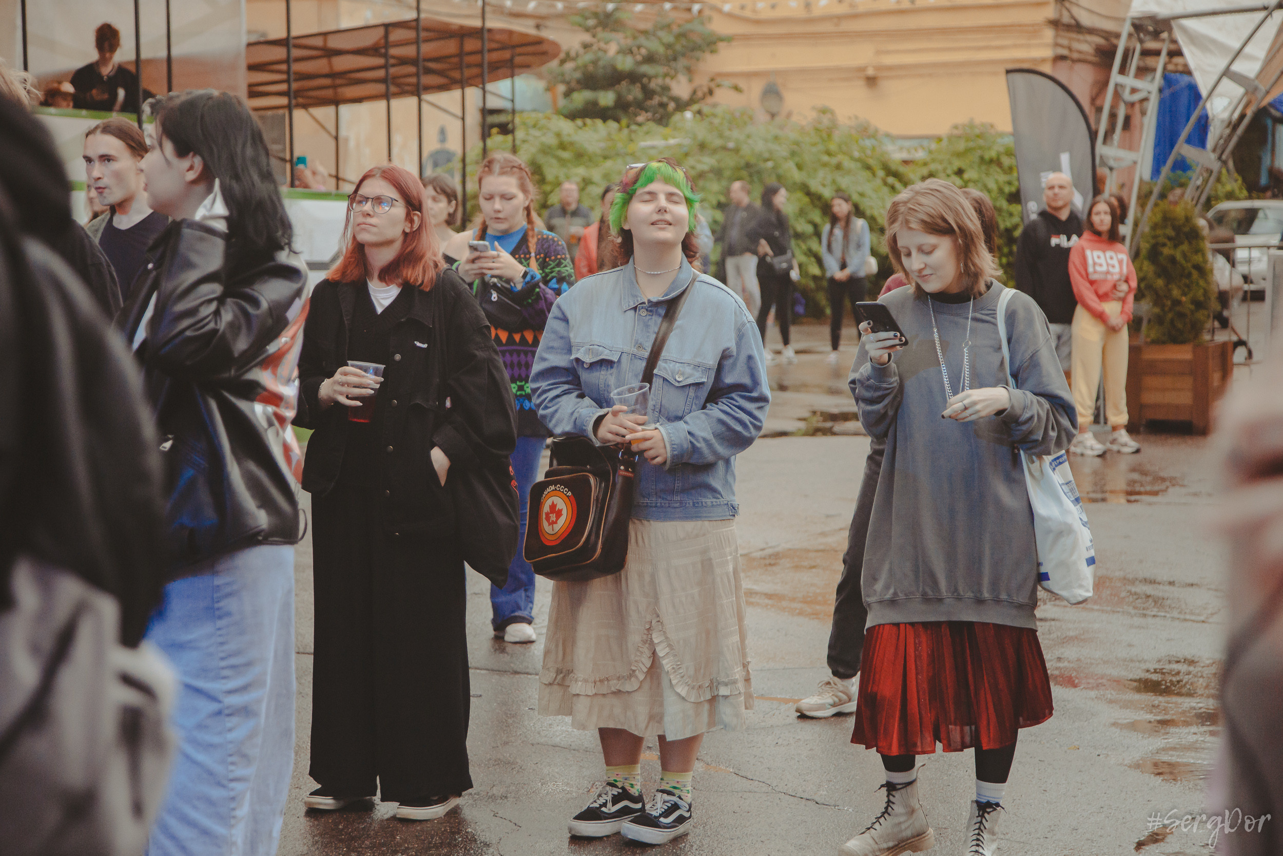 Все в сад, Макодзеба, Осталось два кадра, Сад Меншикова, 05.07.2023, SergDor, 5 июля 2023 года, Санкт-Петербург, зрители, дождь