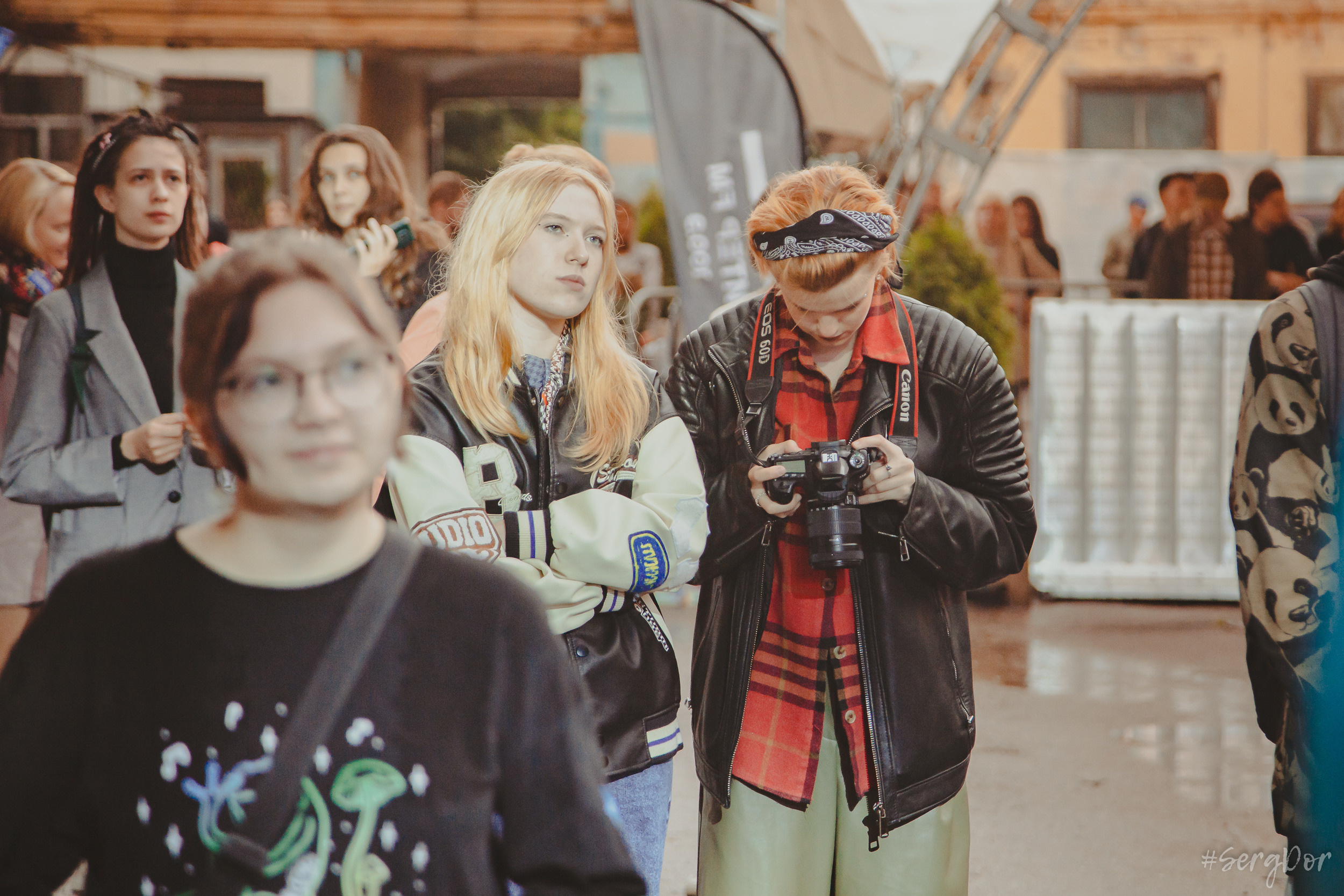Все в сад, Макодзеба, Осталось два кадра, Сад Меншикова, 05.07.2023, SergDor, 5 июля 2023 года, Санкт-Петербург, зрители, дождь