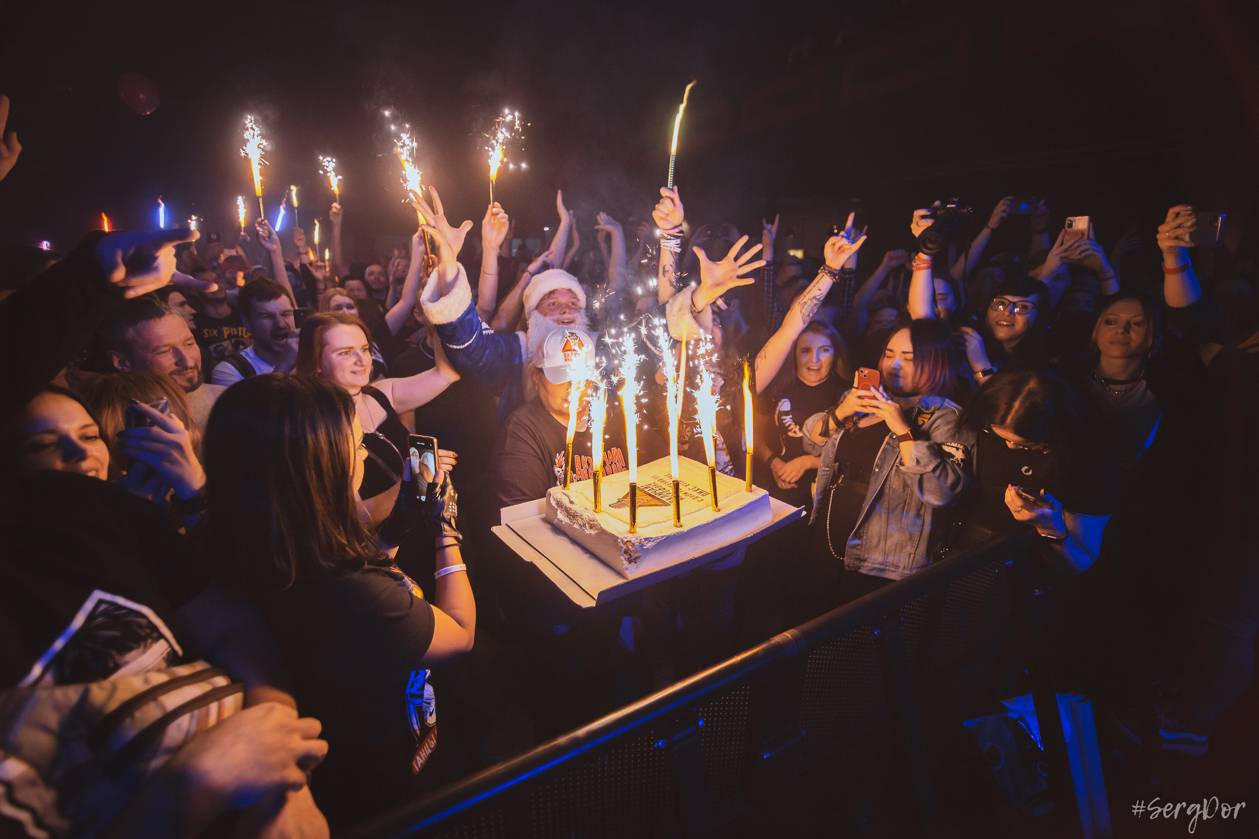 Включай Микрофон!, Sound Punk festival, 02.01.2023, фестиваль, зима, Санкт-Петербург, СПб, 2 января 2023 года, Севкабель, SergDor, день рождения, торт, ПНХС, #SergDor