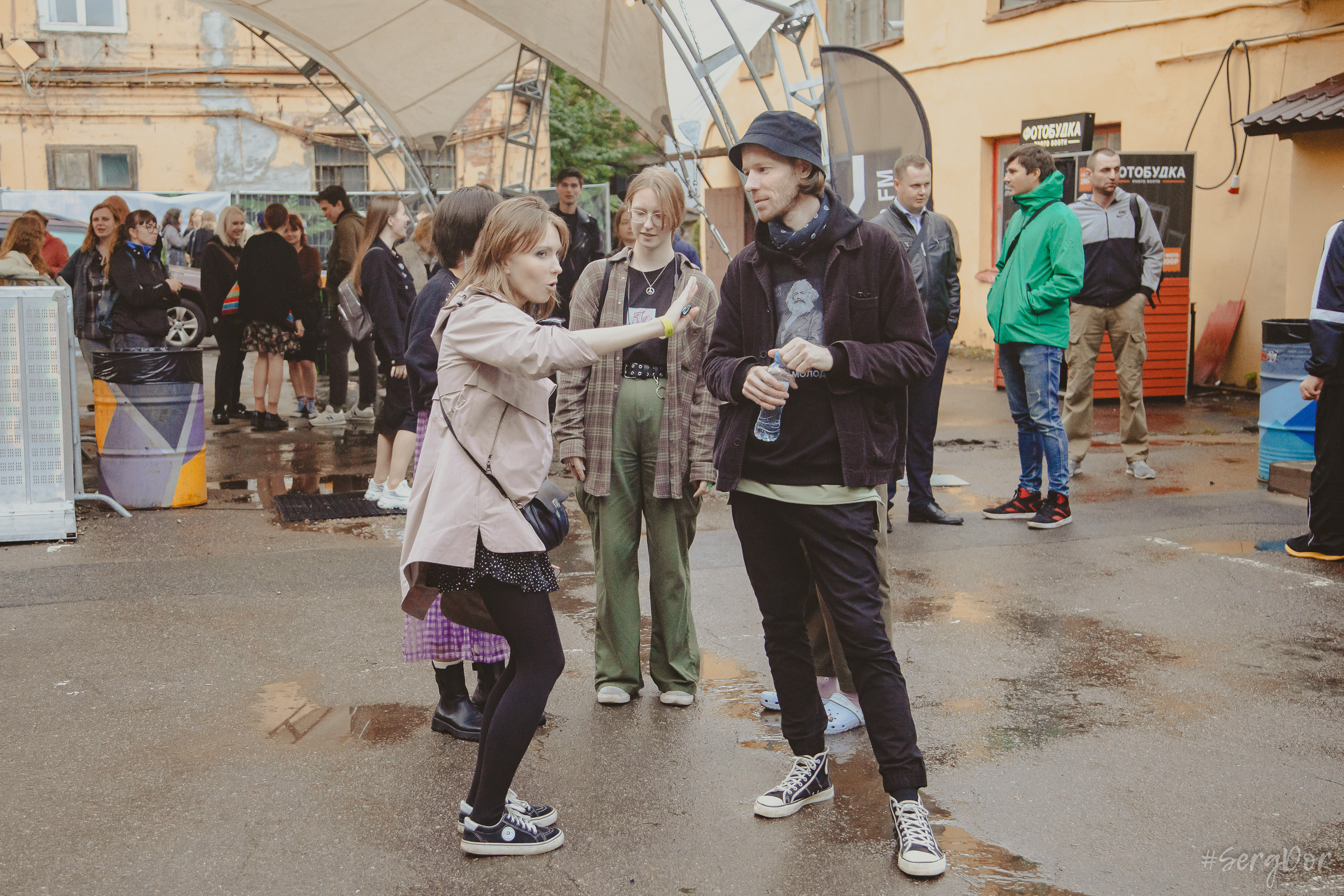 Все в сад, Макодзеба, Осталось два кадра, Сад Меншикова, 05.07.2023, SergDor, 5 июля 2023 года, Санкт-Петербург, зрители, дождь