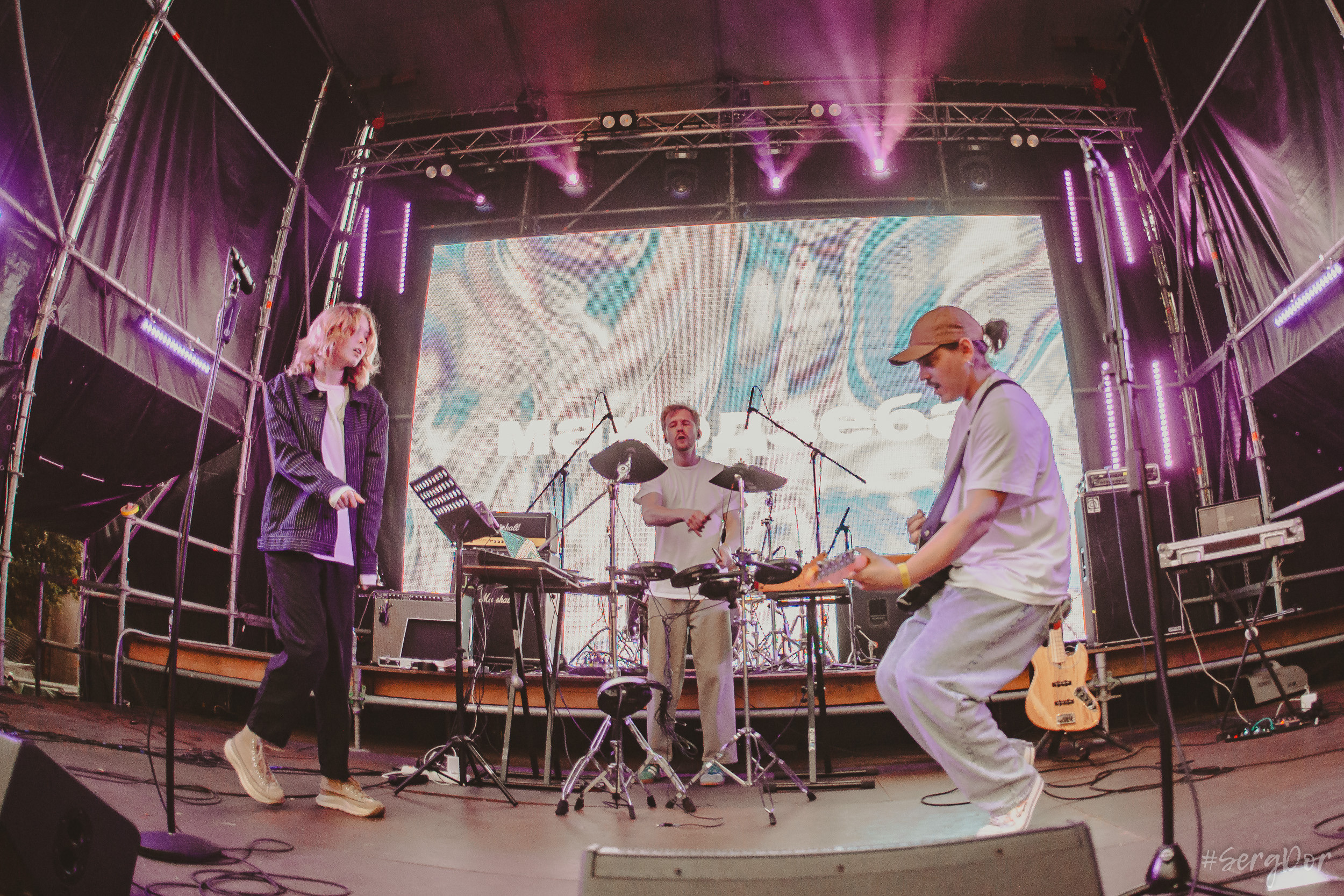 Все в сад, Макодзеба, Осталось два кадра, Сад Меншикова, 05.07.2023, SergDor, 5 июля 2023 года, Санкт-Петербург, зрители, дождь