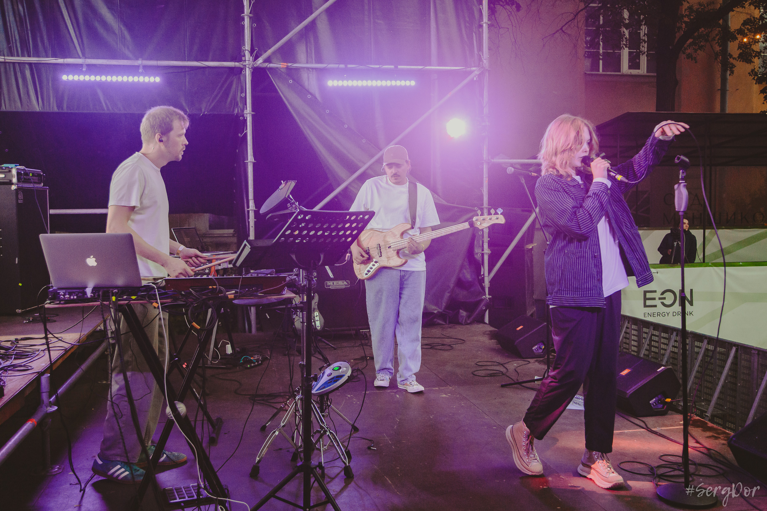 Все в сад, Макодзеба, Осталось два кадра, Сад Меншикова, 05.07.2023, SergDor, 5 июля 2023 года, Санкт-Петербург, зрители, дождь