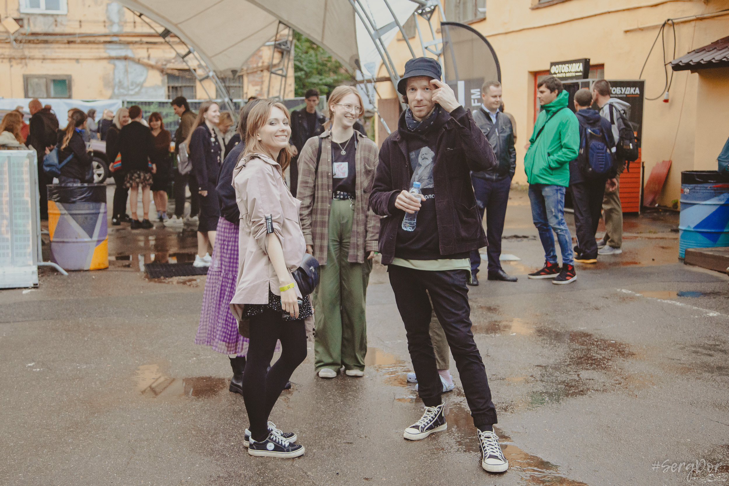 Все в сад, Макодзеба, Осталось два кадра, Сад Меншикова, 05.07.2023, SergDor, 5 июля 2023 года, Санкт-Петербург, зрители, дождь