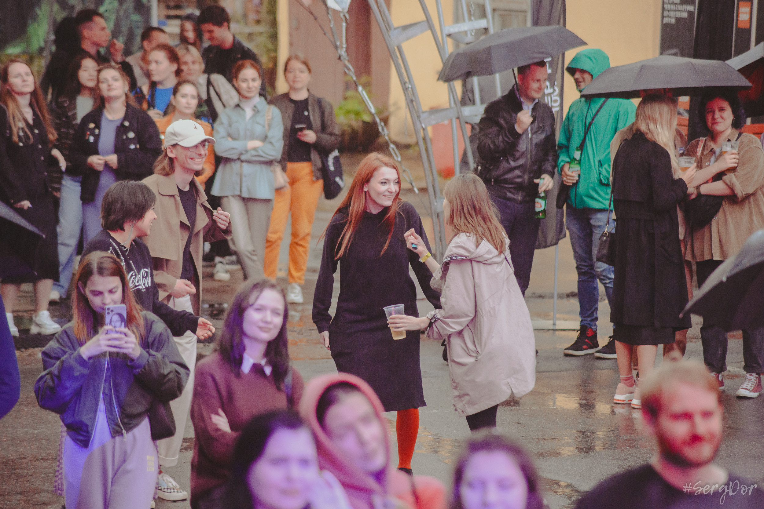 Все в сад, Макодзеба, Осталось два кадра, Сад Меншикова, 05.07.2023, SergDor, 5 июля 2023 года, Санкт-Петербург, зрители, дождь