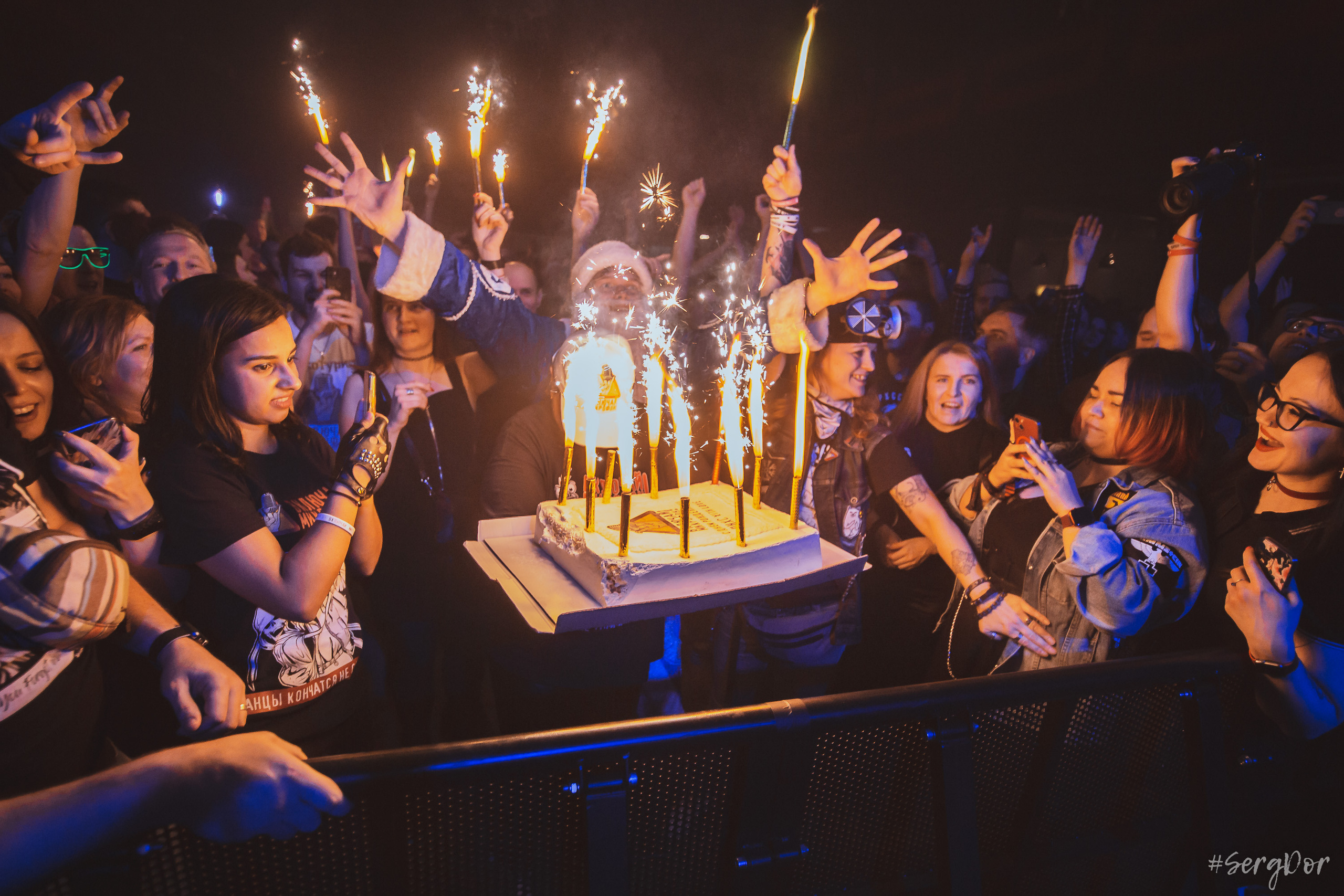 Включай Микрофон!, Sound Punk festival, 02.01.2023, фестиваль, зима, Санкт-Петербург, СПб, 2 января 2023 года, Севкабель, SergDor, день рождения, торт, ПНХС, #SergDor