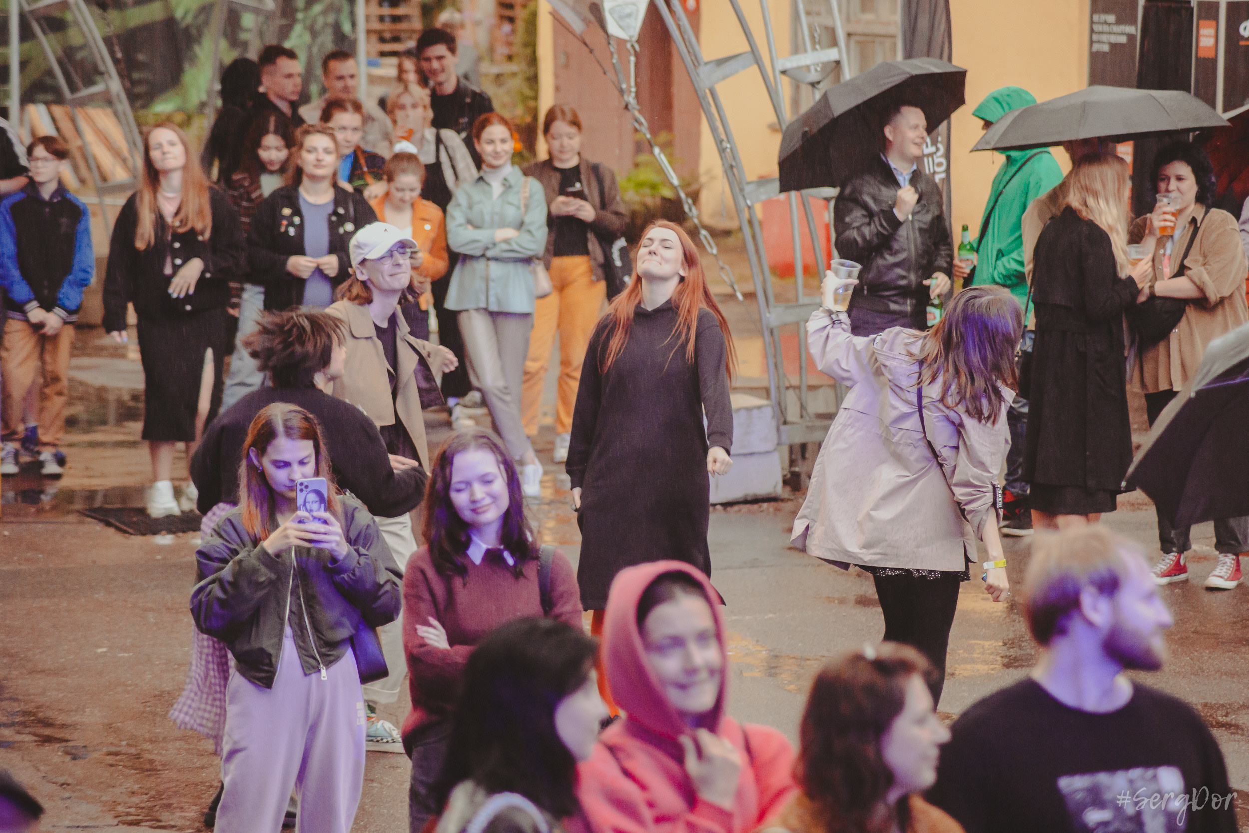 Все в сад, Макодзеба, Осталось два кадра, Сад Меншикова, 05.07.2023, SergDor, 5 июля 2023 года, Санкт-Петербург, зрители, дождь