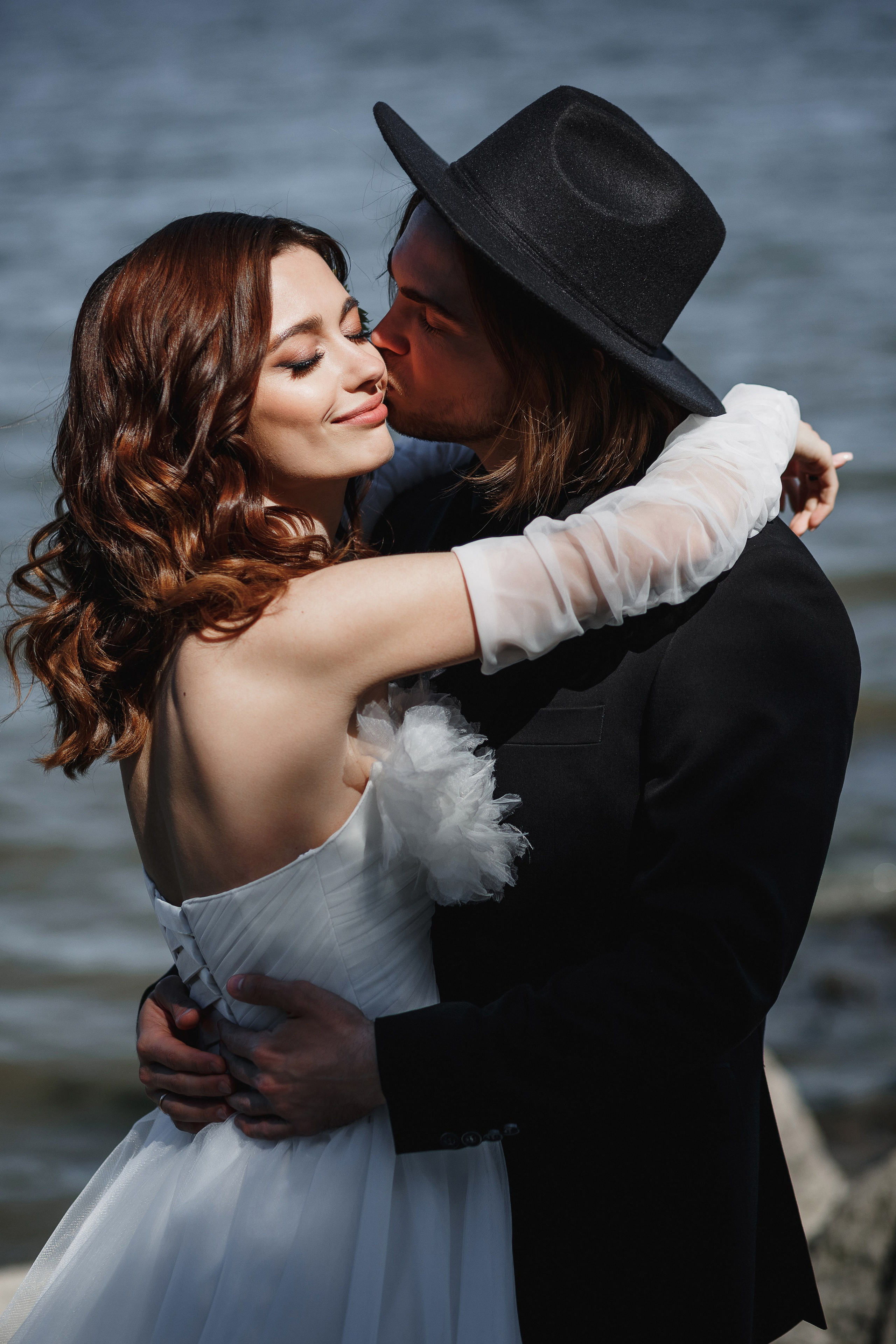 Свадебная фотосессия Михаила и Валерии на Чеховской набережной. Свадебный и семейный фотограф в Таганроге Бакарюк Антон