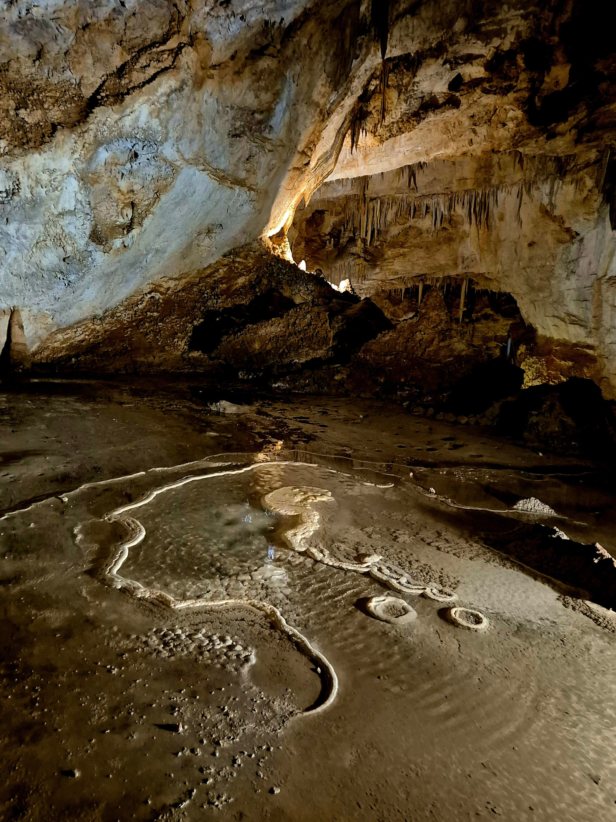 Веревочка в луже - это каменный пояс, вылепленный водяными потоками
