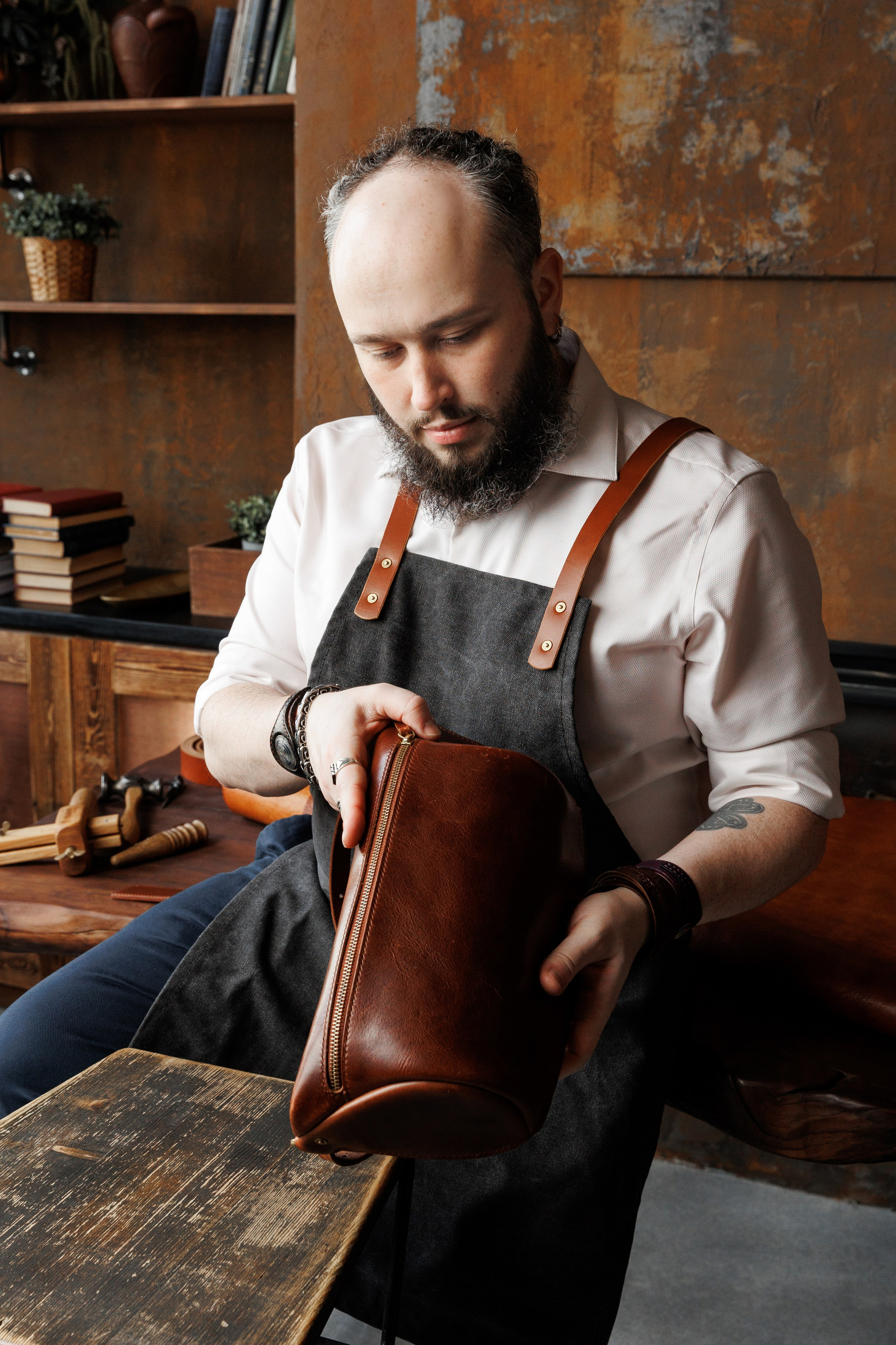 Андрей мастер по работе с кожей. Фотограф Щелково/ Москва Татьяна Жучкова