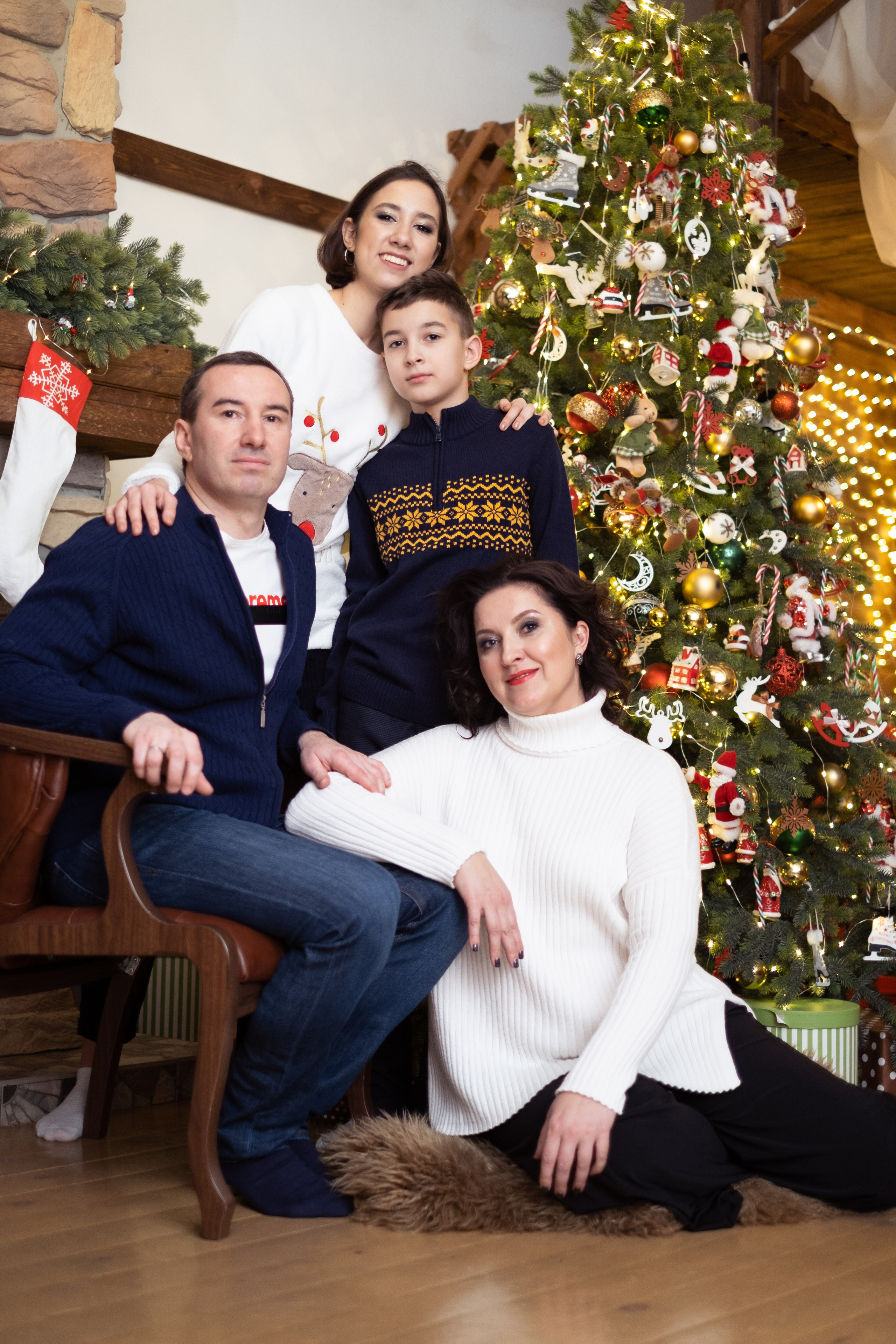 Новогодняя семейная фотосессия в Чите. Портретный фотограф в Чите Анна Камратова. Помогу Вам создать историю, в которой Вы — главный герой!