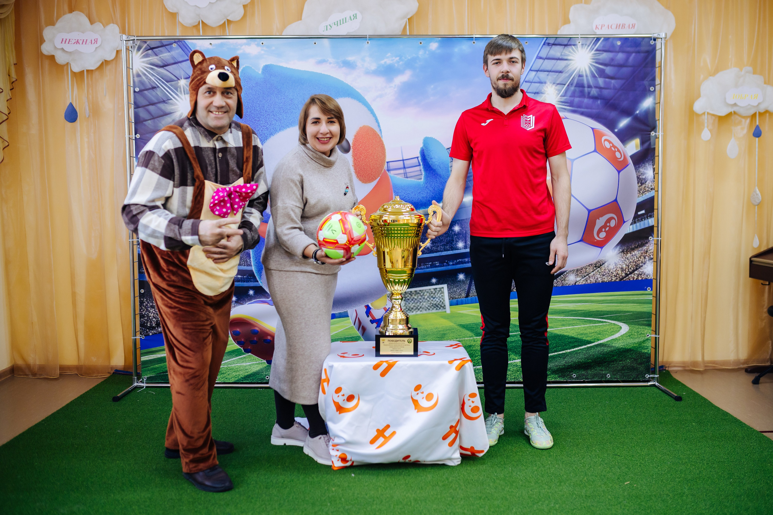 Фотосессия с кубком в детских садах г. Магнитогорска. Денис Прохоров Фотограф в г. Магнитогорск