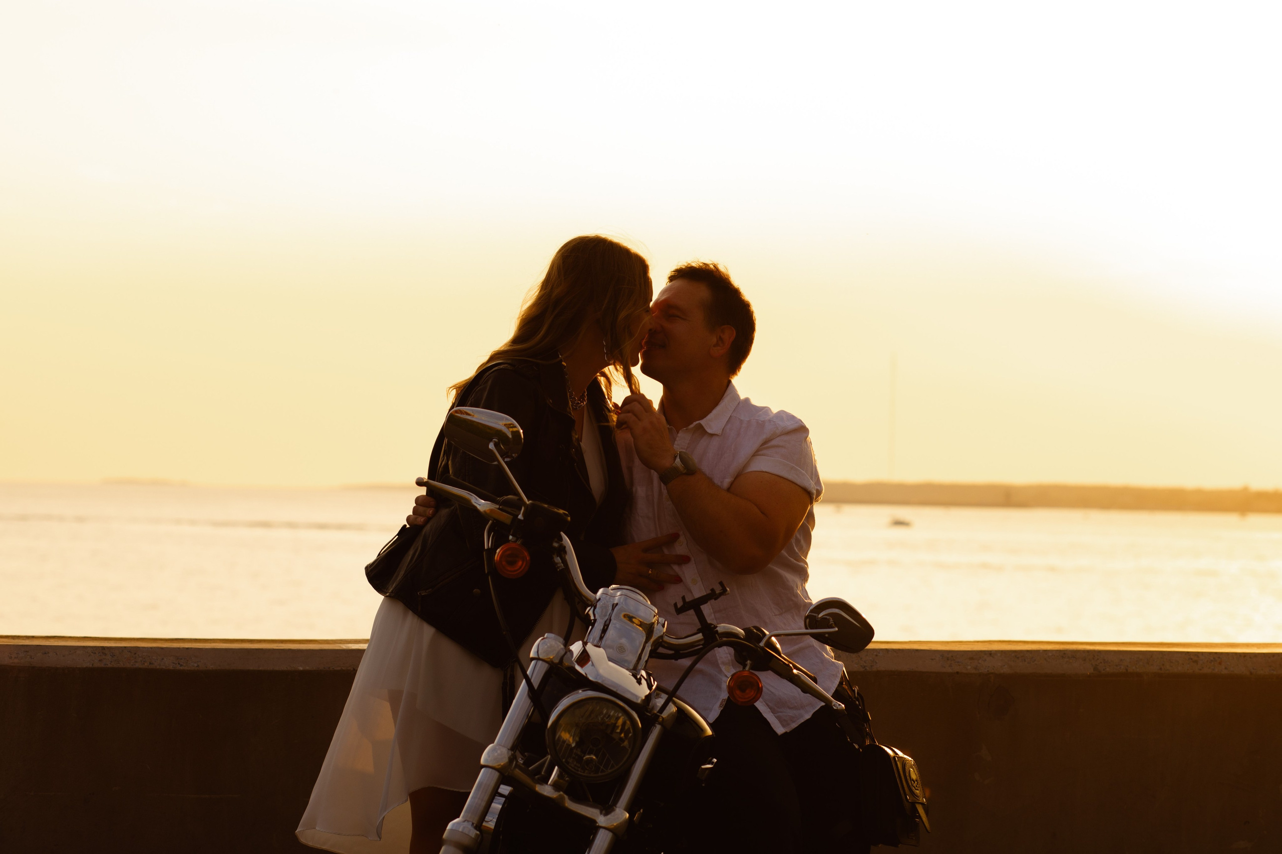 Фотосессия Love story Лахта на закате с мотоциклом. Фотограф в Санкт-Петербурге, Анна Скворцова