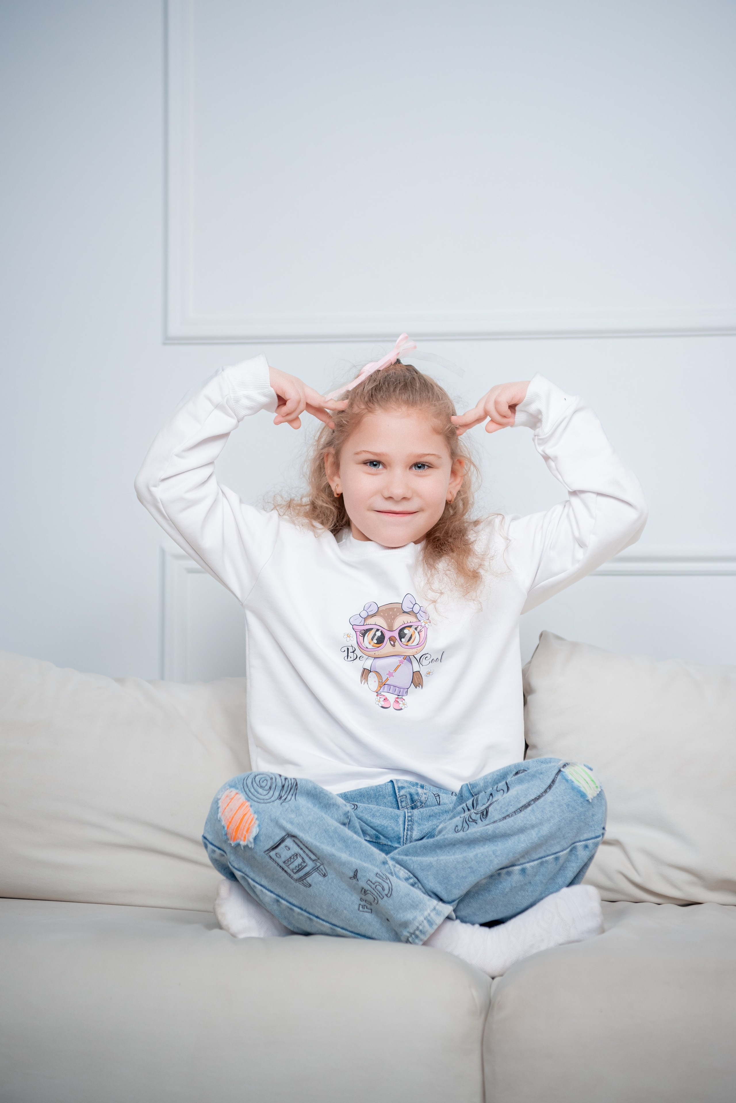 Семейная фотосессия в студии Волгоград для мамы и трёх дочек — Светлые образы в зале Apart. Фотограф в Волгограде и Волжском Александр Горбань