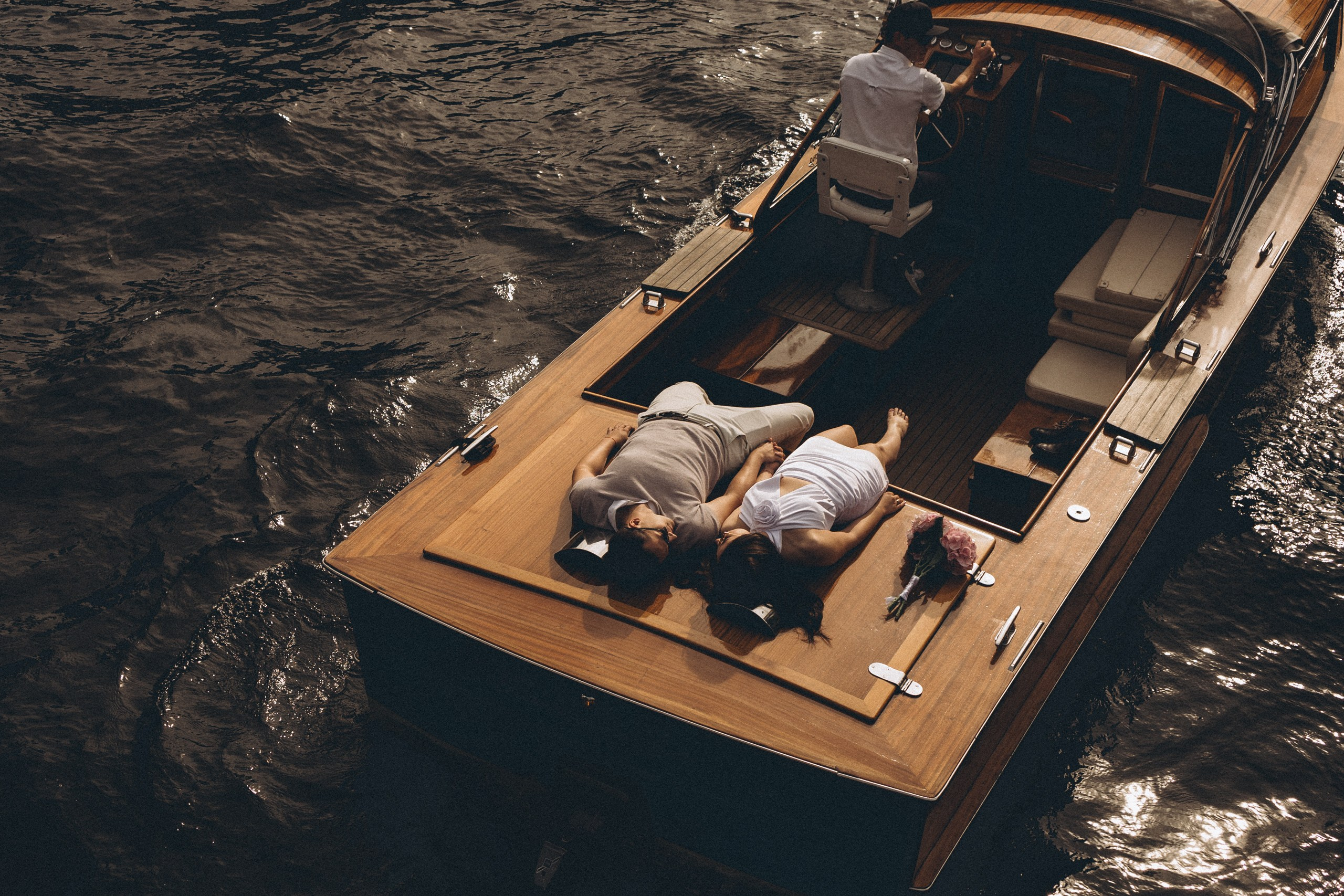 СВАДЕНБНАЯ СЬЕМКА НА КАТЕРЕ ПО КАНАЛАМ САНКТ-ПЕТЕРБУРГА И В АКВАТОРИИ НЕВЫ. Профессиональный фотограф, Санкт-Петербург — Виктория Богомолова