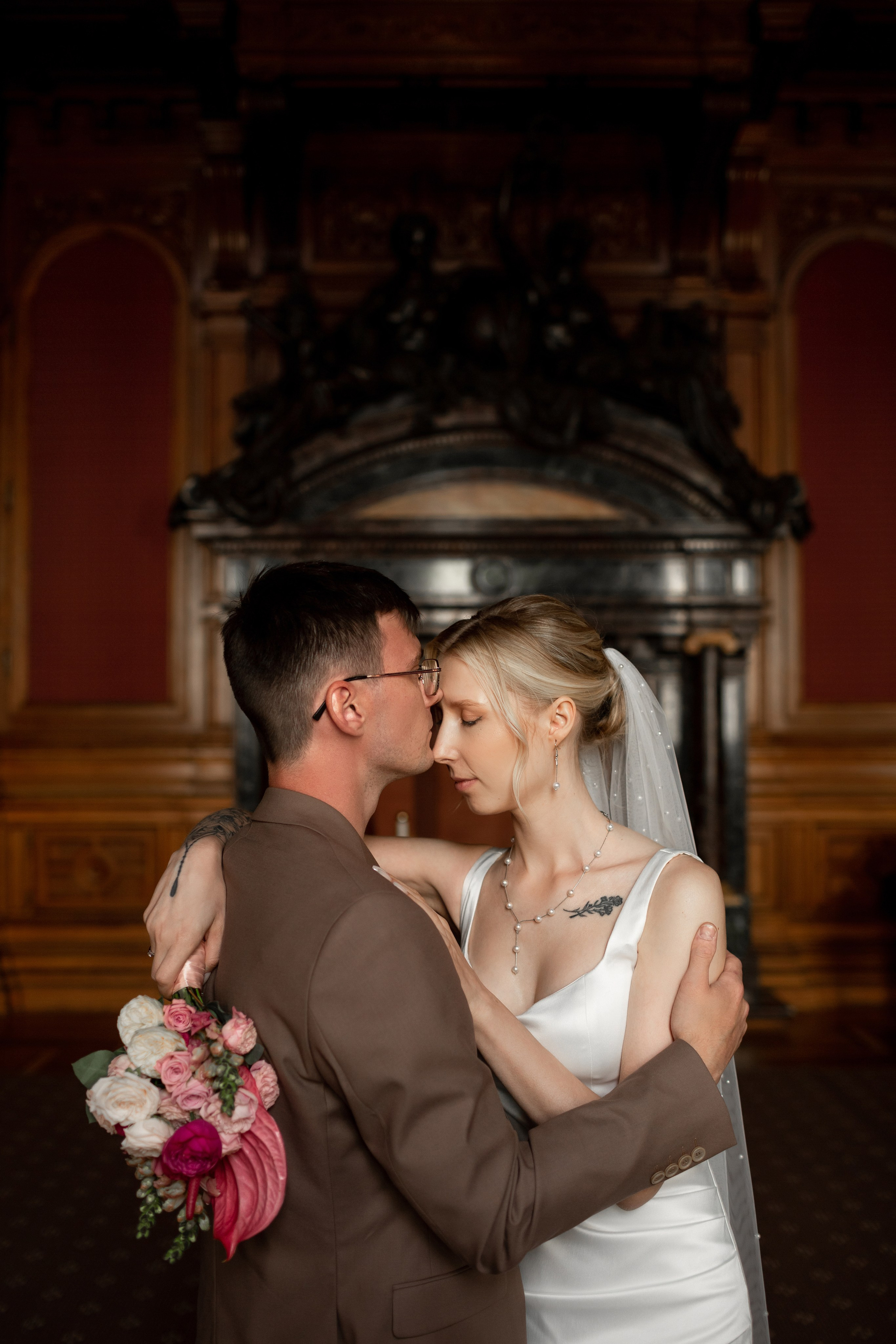 Свадебная фотосессия во дворцах Петербурга. Свадебный фотограф Кирилл Белый