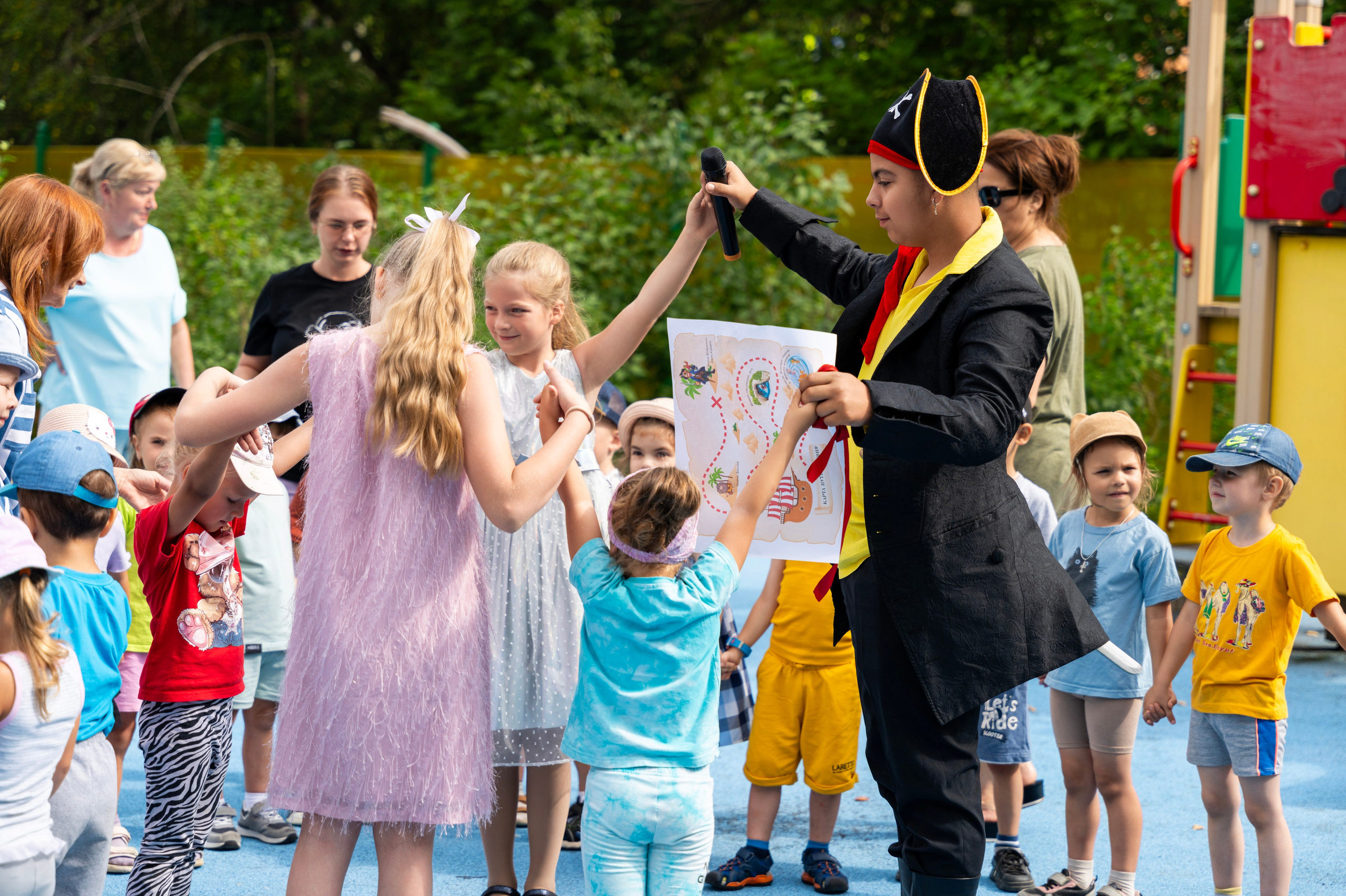 Игры на свежем воздухе. Фотограф Юлия Попова