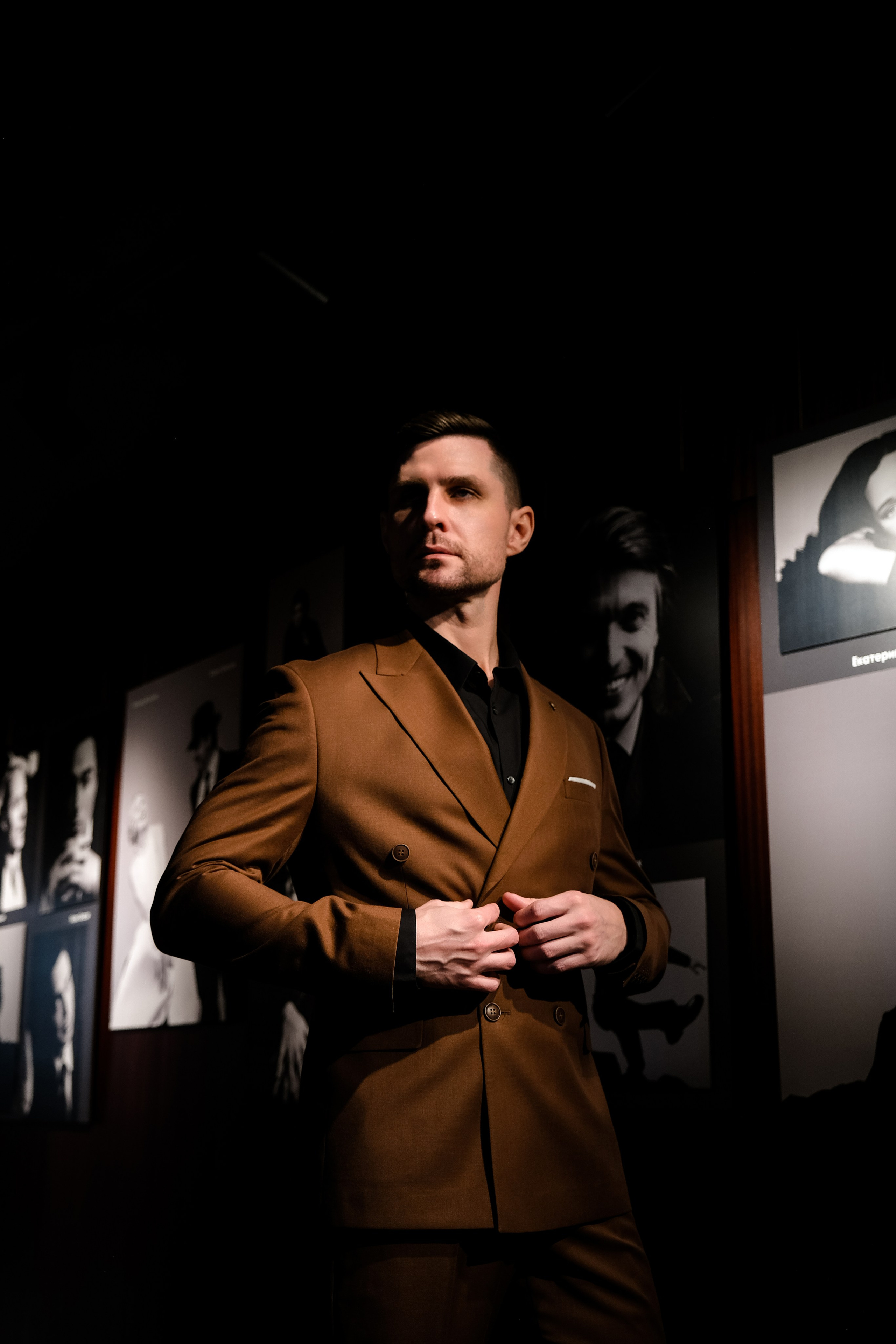 Свадебная фотосессия в театре драмы имени Наума Орлова. Свадебный фотограф в Челябинске Сырчикова Наталья