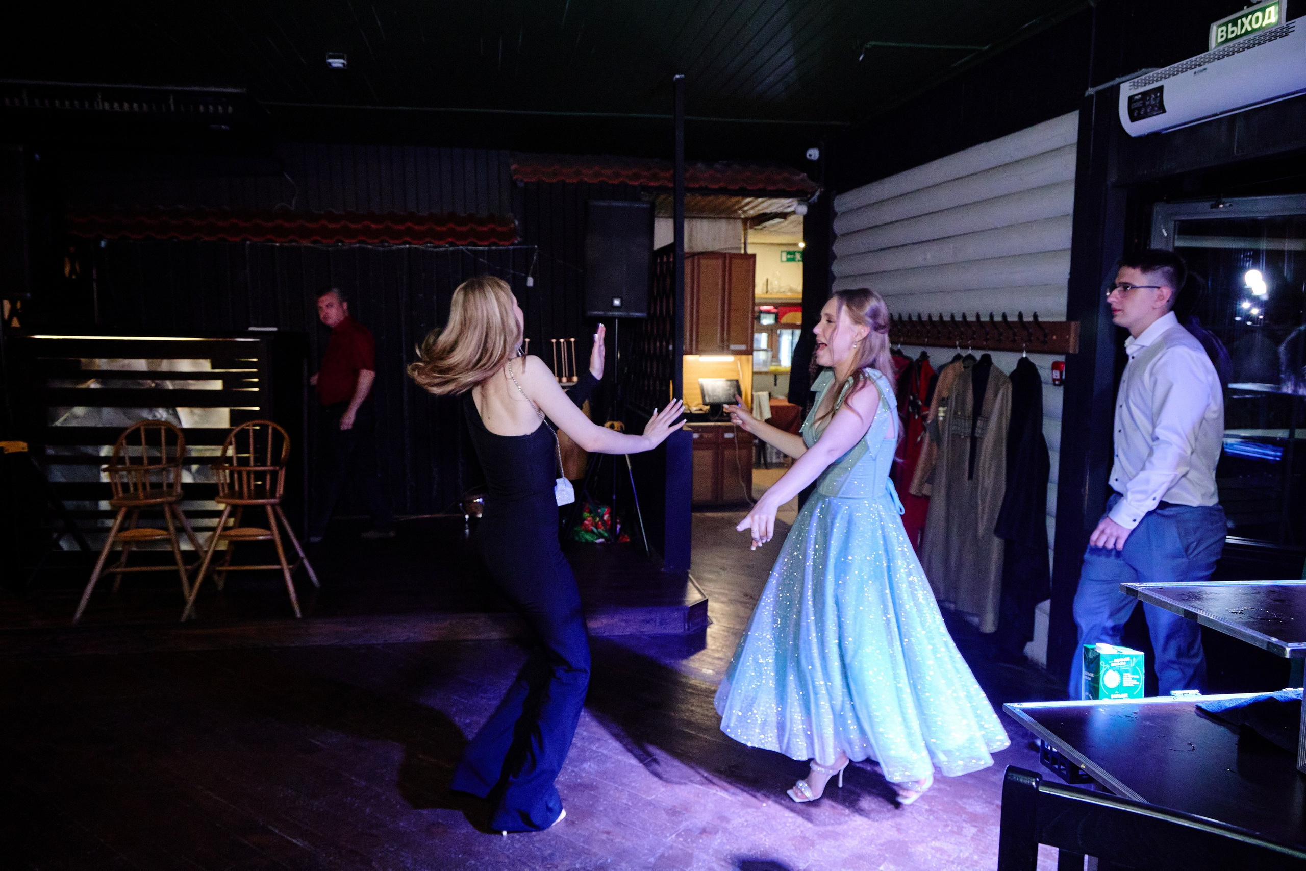 Выпускной 35 Сош. Фотограф Выпускные альбомы Таганрог Сергей Коробченко