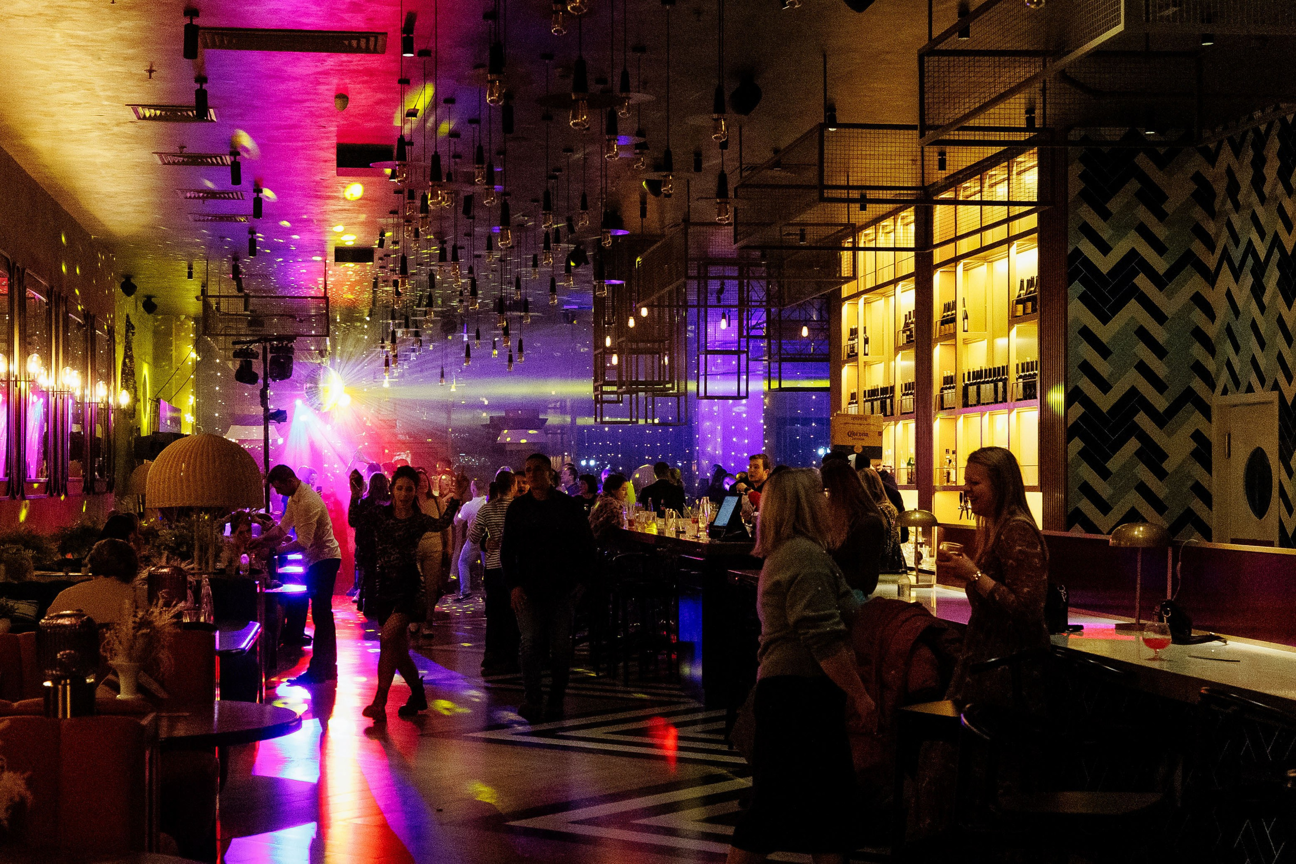 Открытие ресторана Baleno в Острове мечты. Репортажный фотограф на мероприятие в Москве Алексей Терентьев