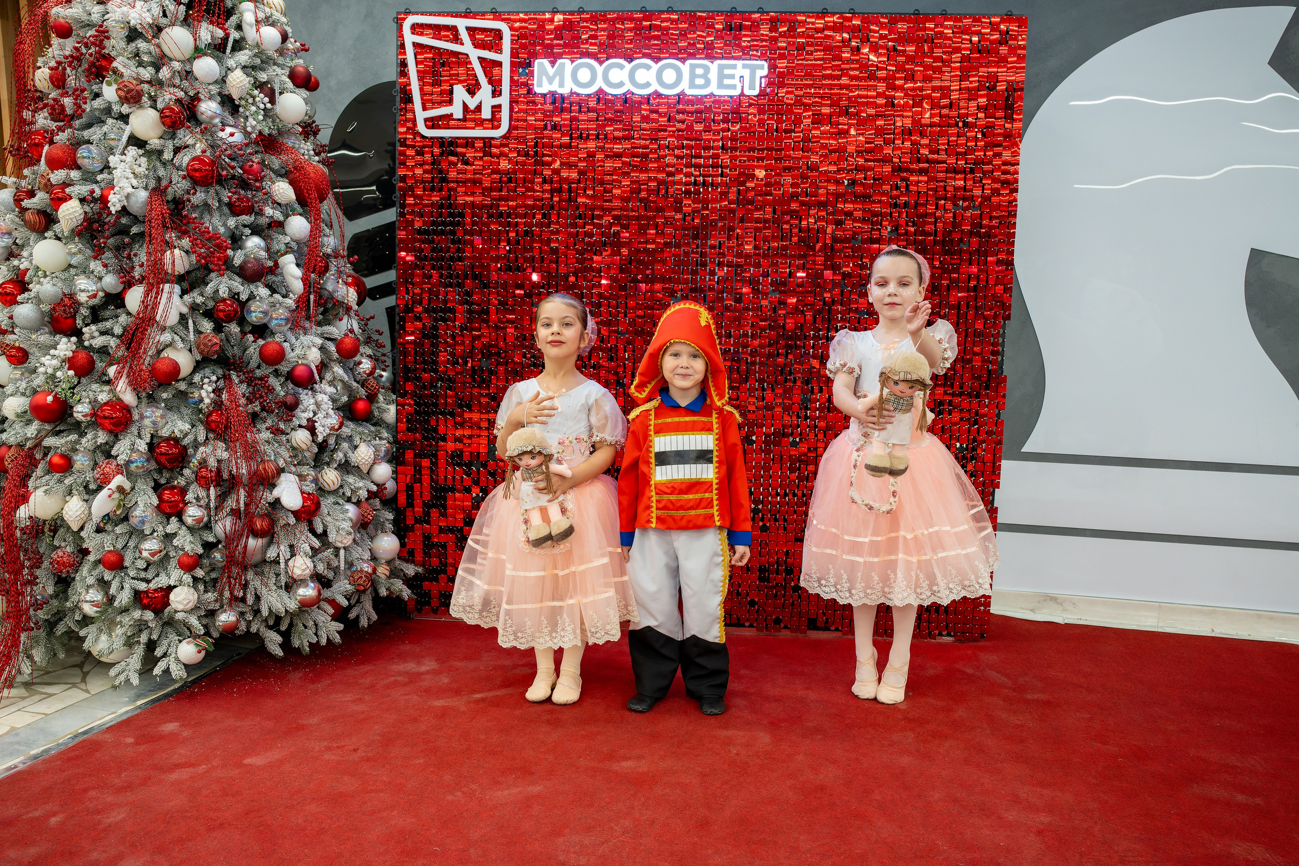 Съёмка новогодних праздников, елки для детей и родителей. «Студия DRONAVT`s» — видеосъёмка и фотография г. Москва