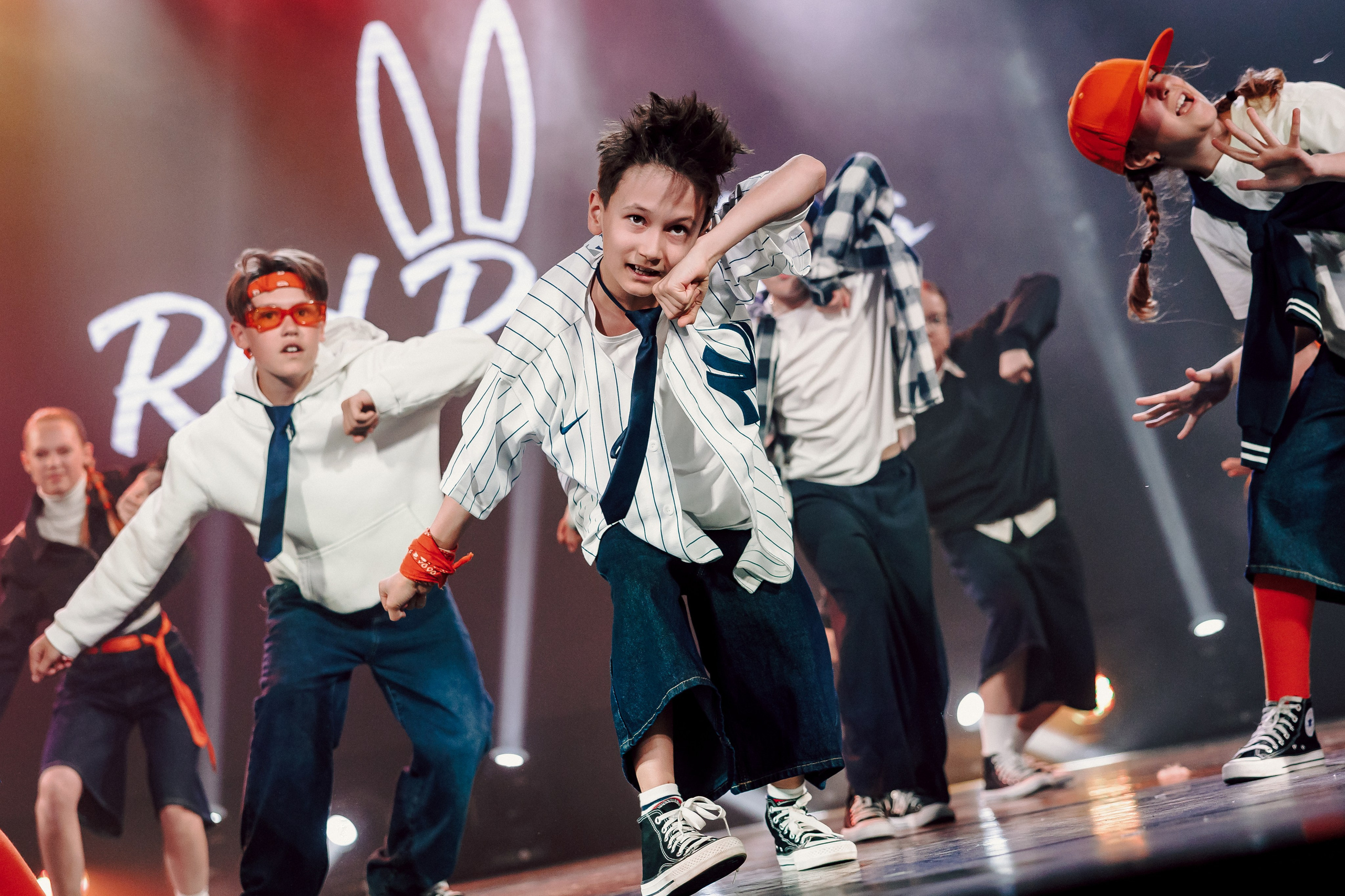 Отчётный концерт танцевальной школы «Red Rabbits» 2025. Лёшка Варзегов — фотограф