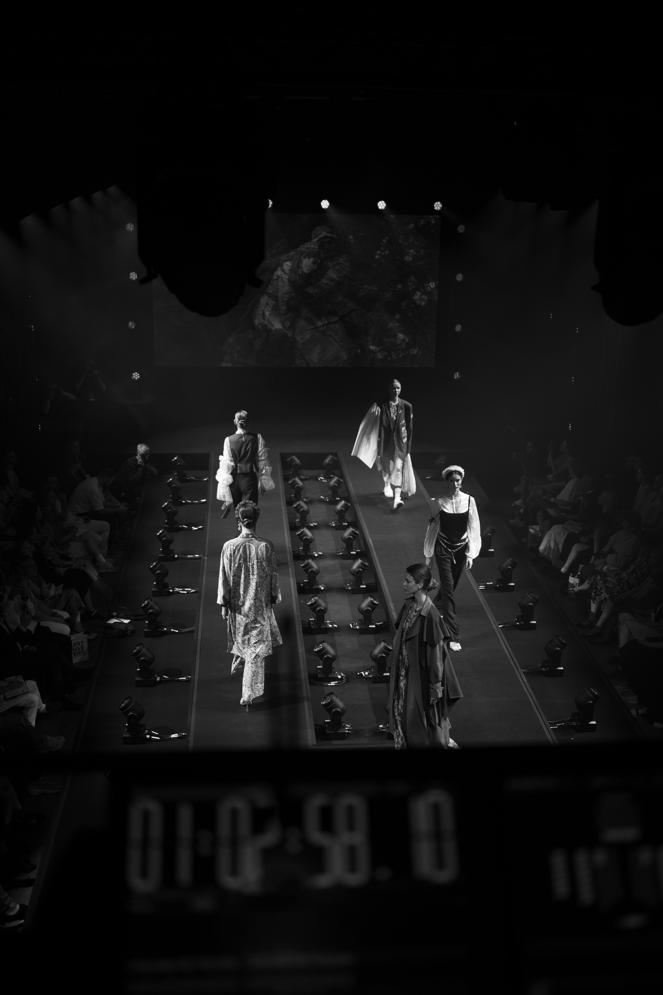 Закулисье модного показа. Главная