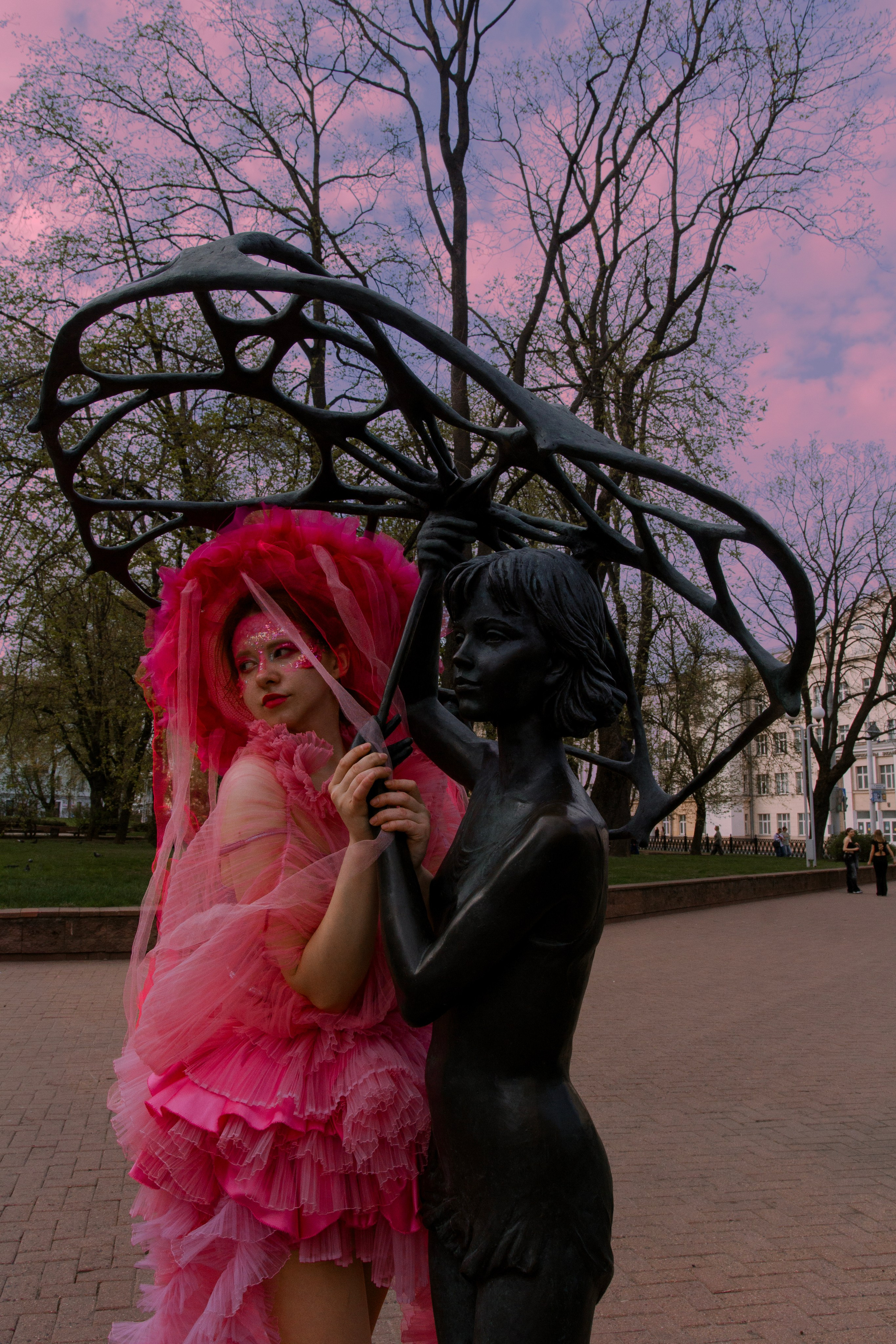 Яркая медуза врывается в май