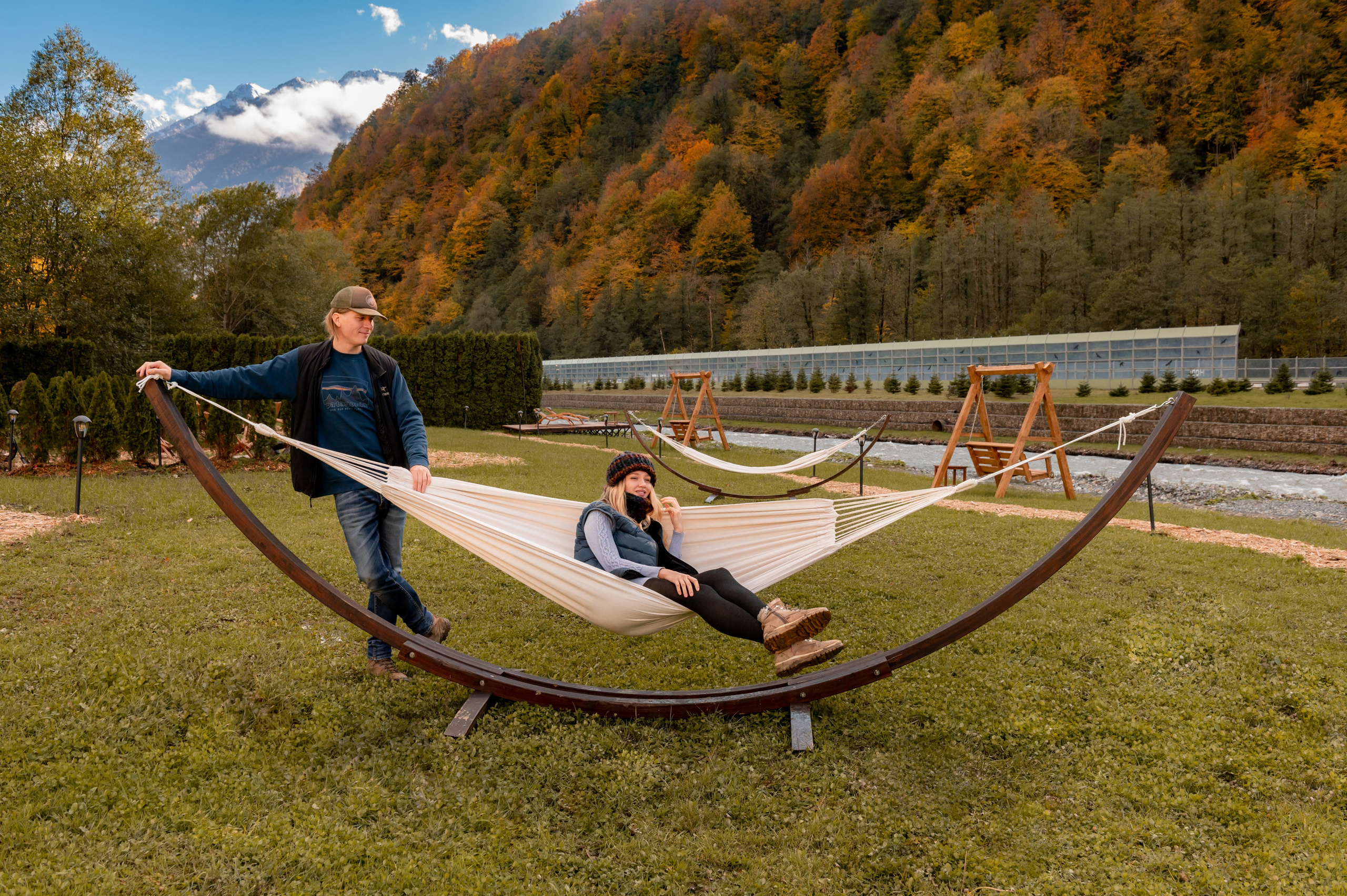 Контент съемка места для отдыха на курорте Газпром Поляна «Мзымта Пляж». Репортажный фотограф в Красной Поляне и Сочи Павлюченко Екатерина